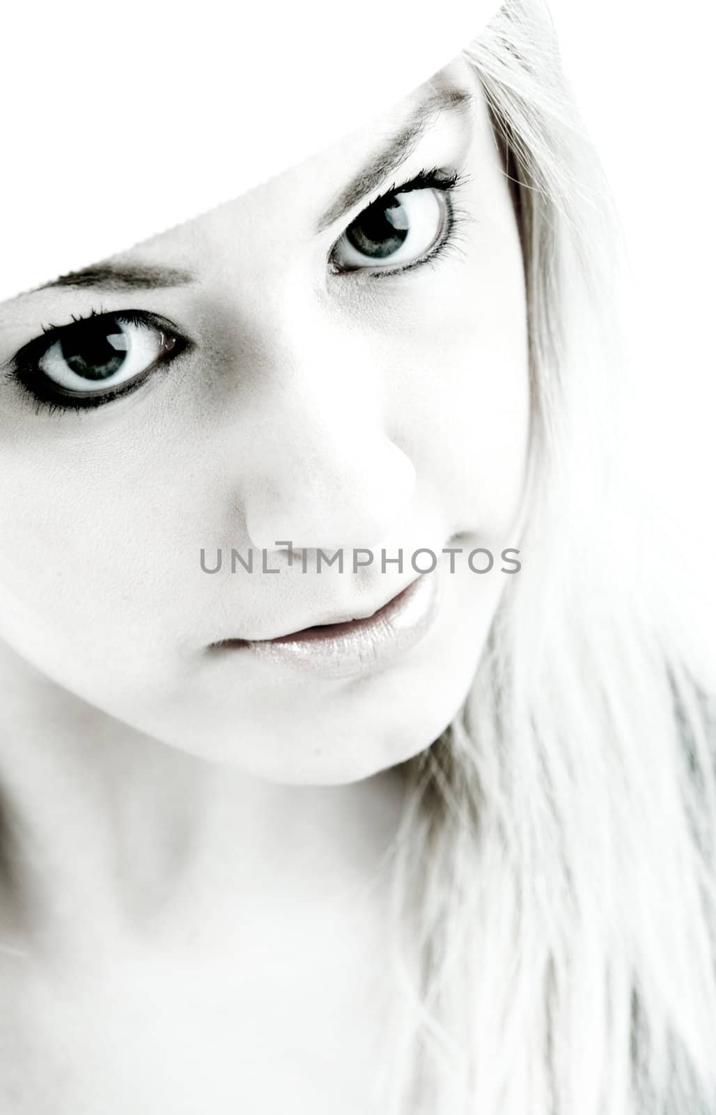 High contrast girl by DNFStyle