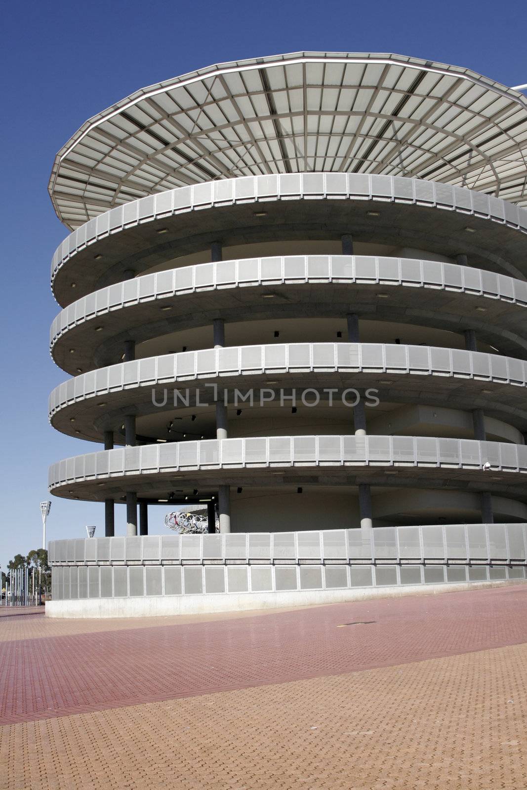 Round Building by thorsten