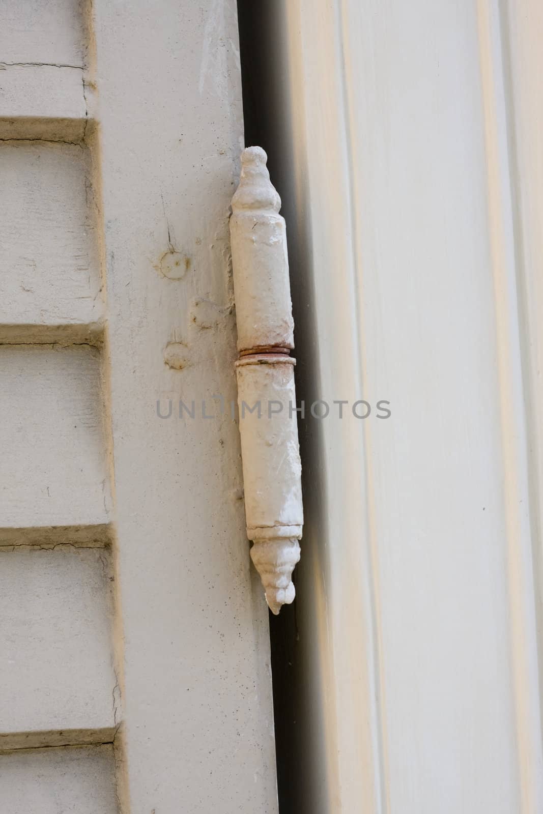 old window white hinge