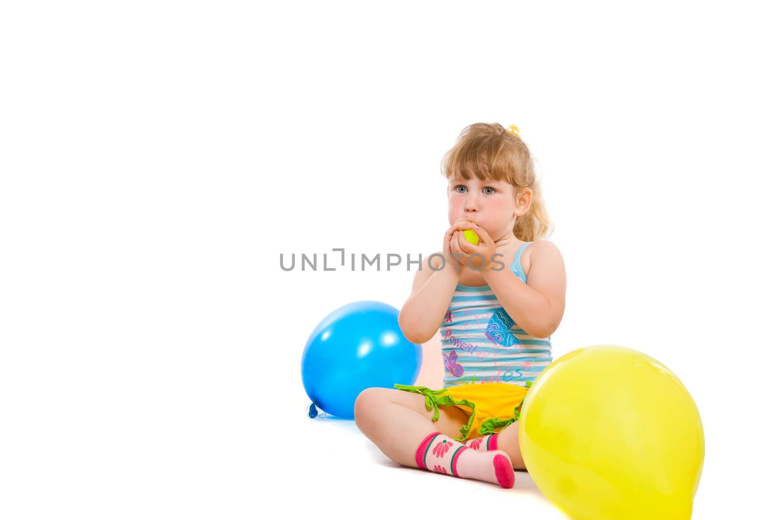 a small baby seat on the flow and inflate a rubber balls of differents colors