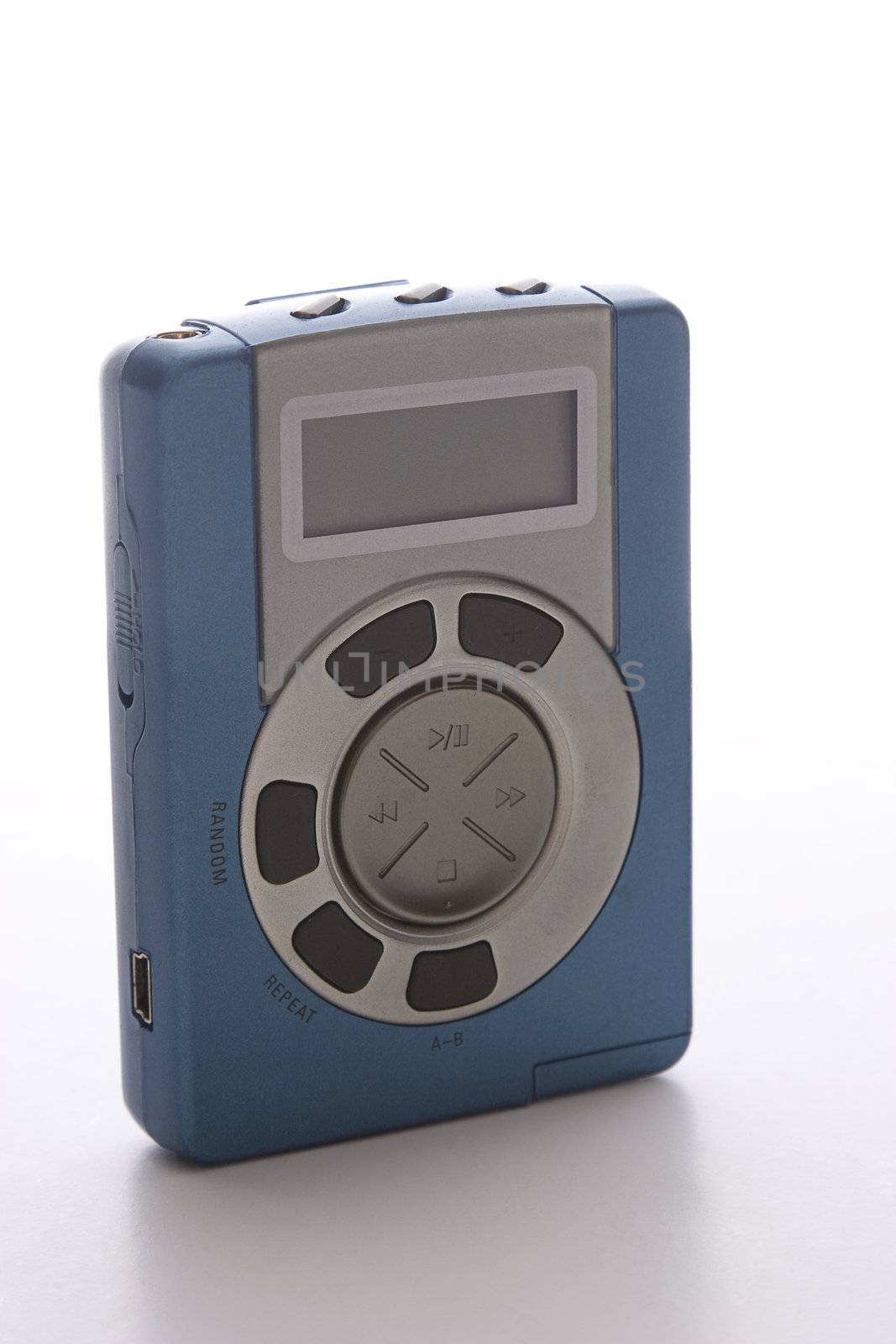 MP3 playing device without headphones
