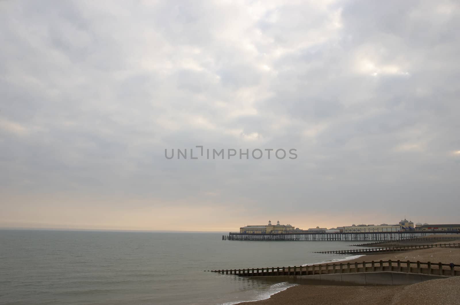 Hasting pier by mbtaichi