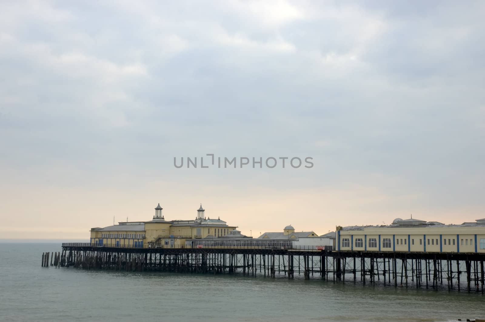 Hasting pier by mbtaichi