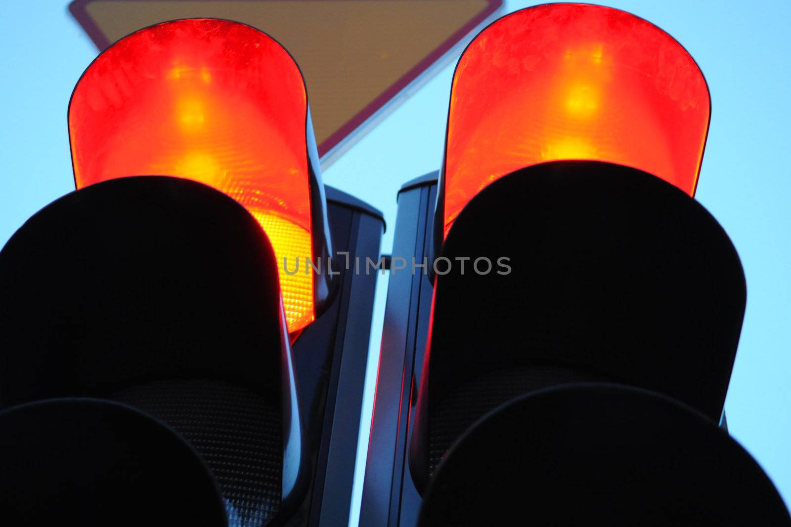 Traffic lights by Yaurinko