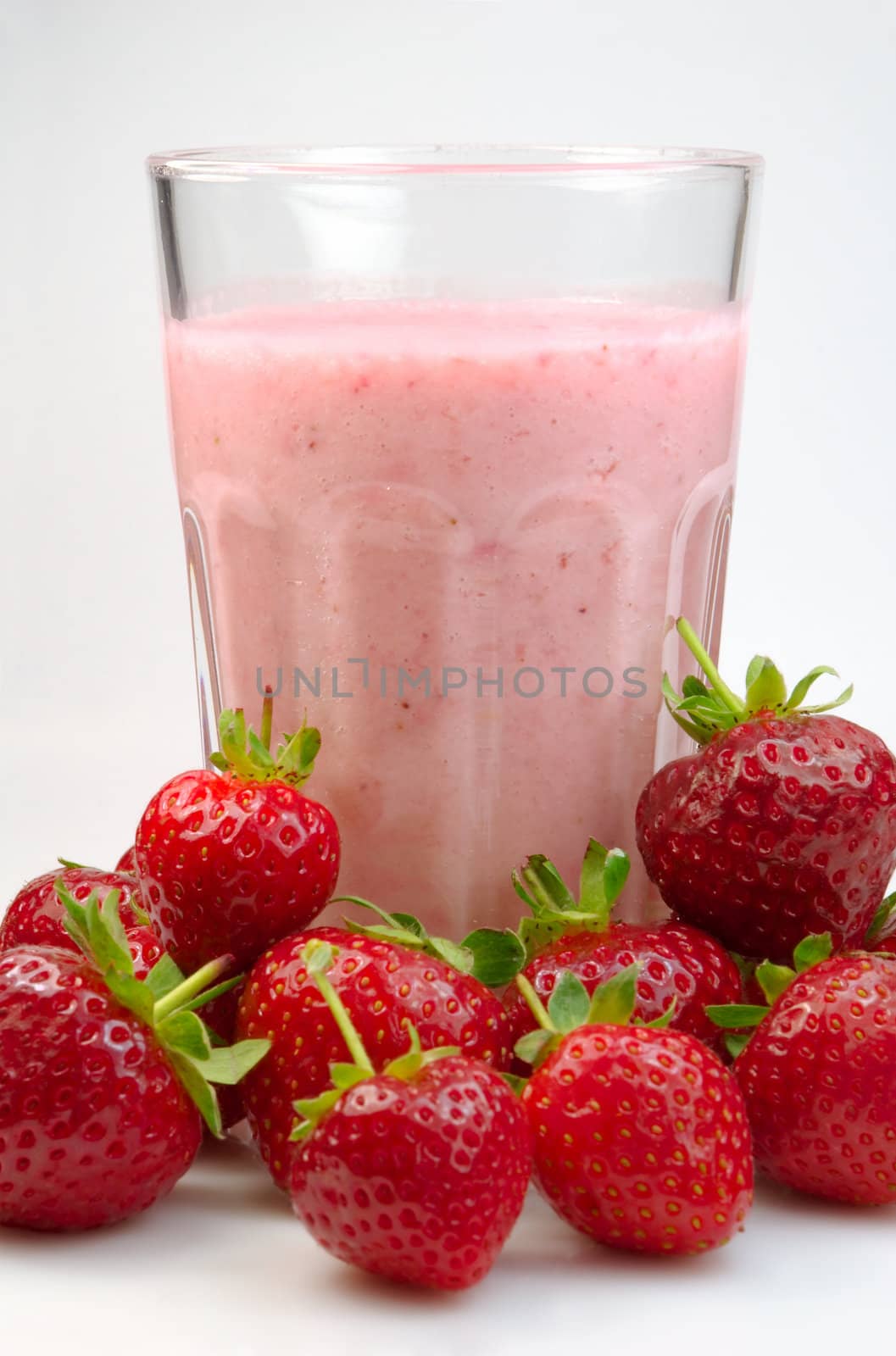 Strawberry milkshake by anki21