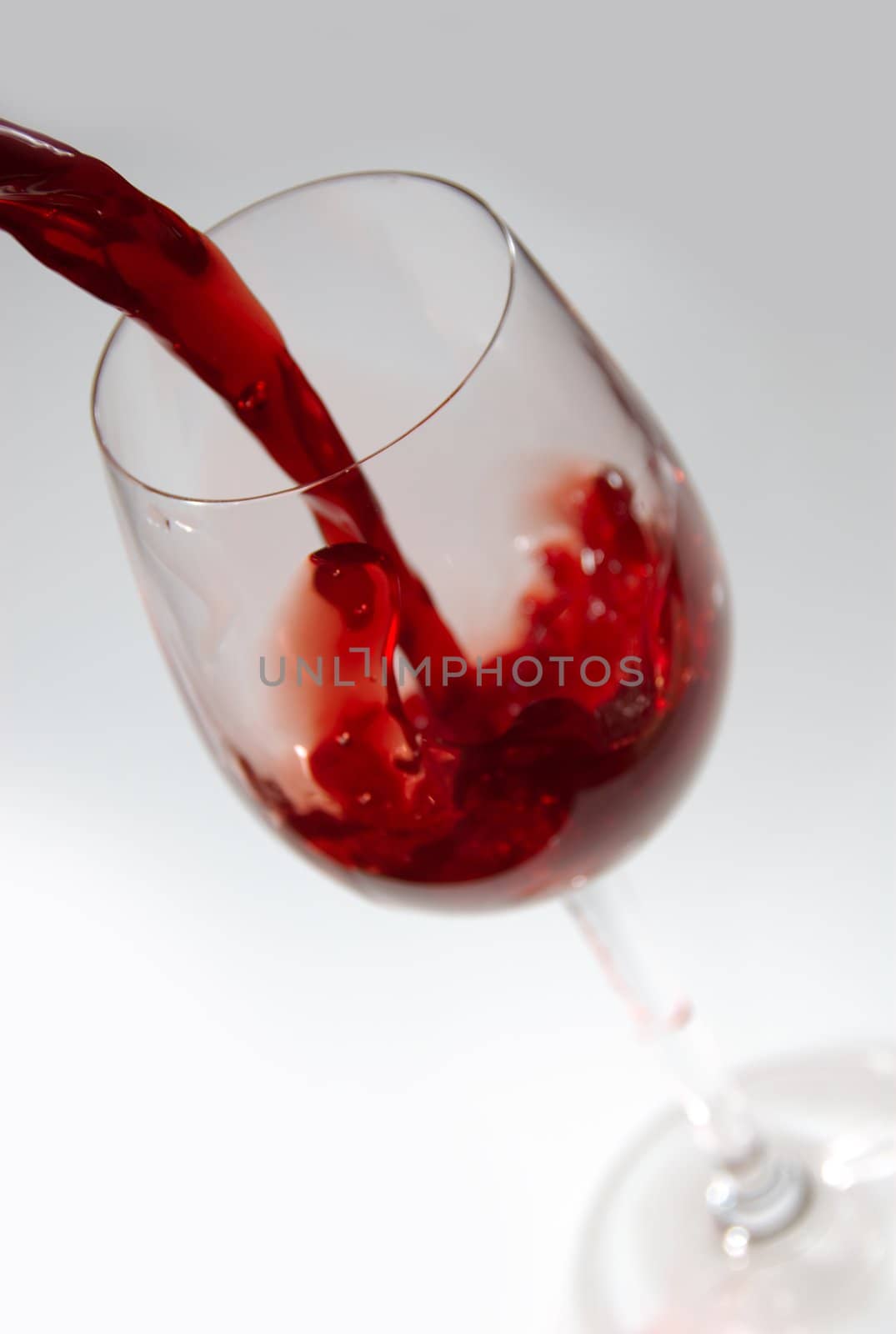 Red Wine Pouring by anki21