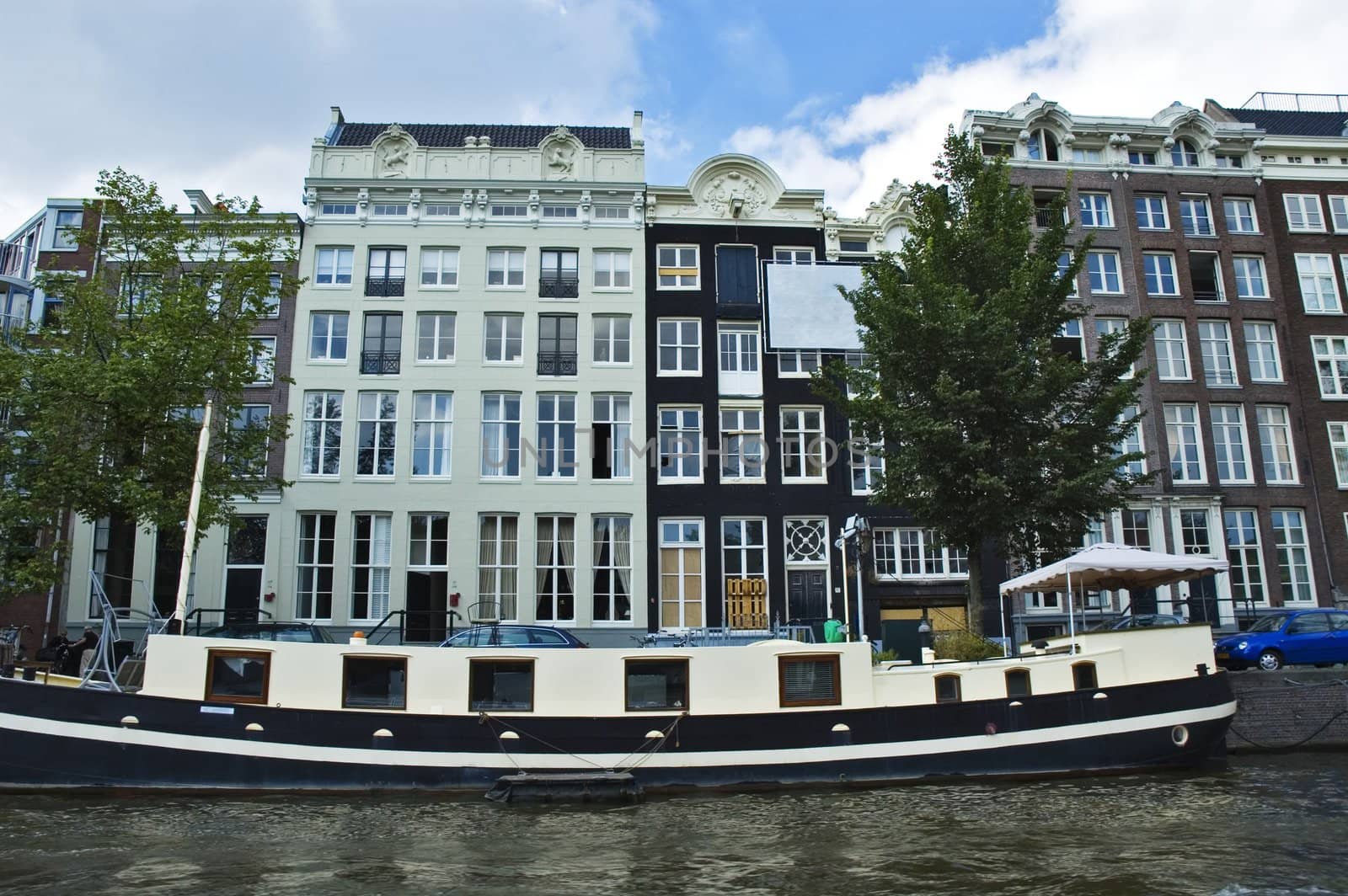 Tenement house in Amsterdam by Michalowski