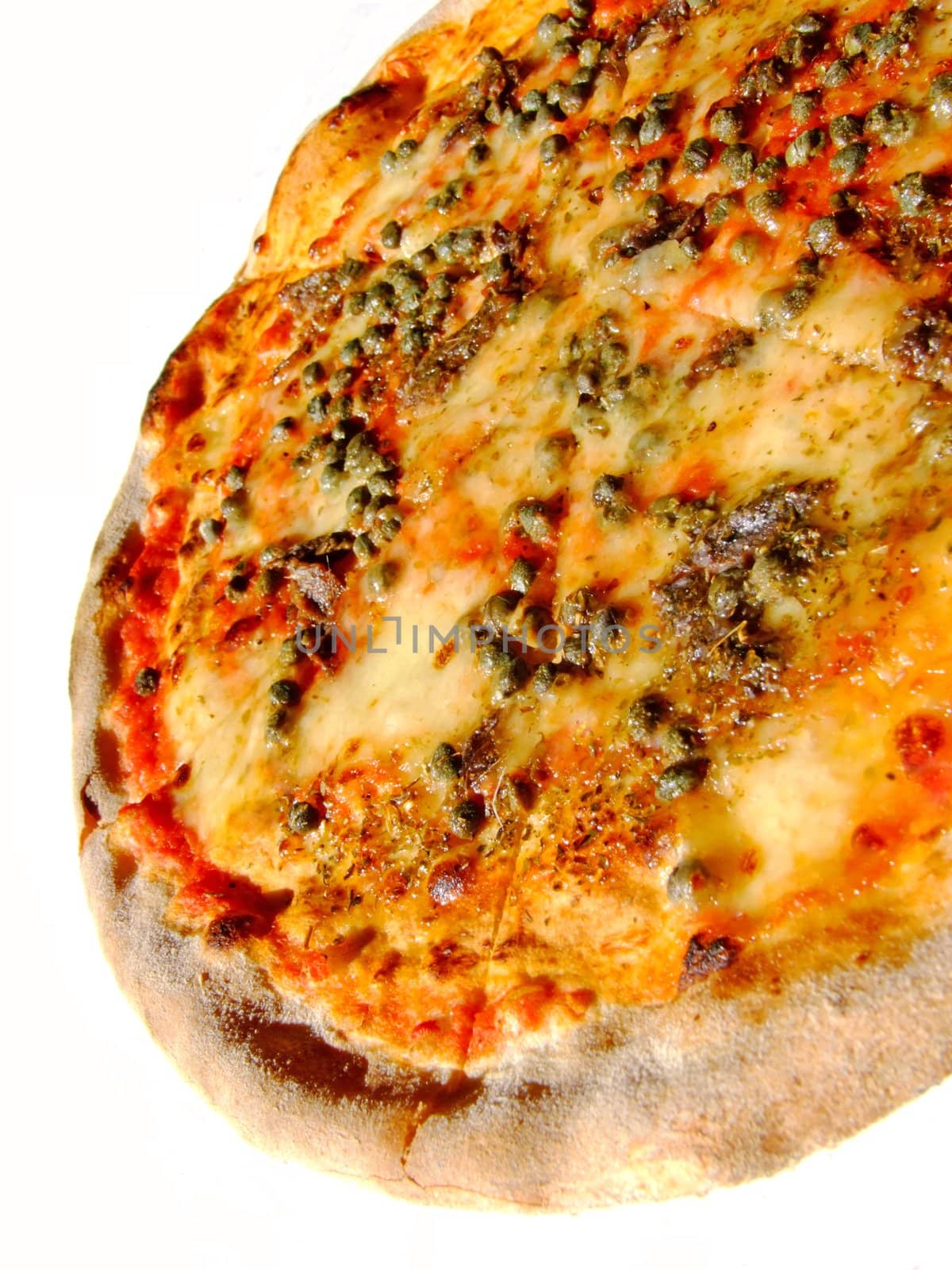 Original italian pizza, with mozzarella, tomato, anchovies, capers and oregano