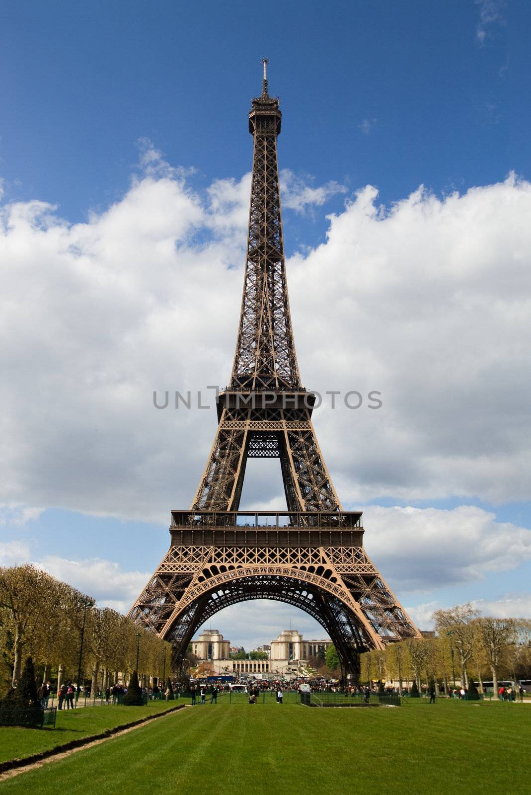 Eiffel Tower in Paris by ints