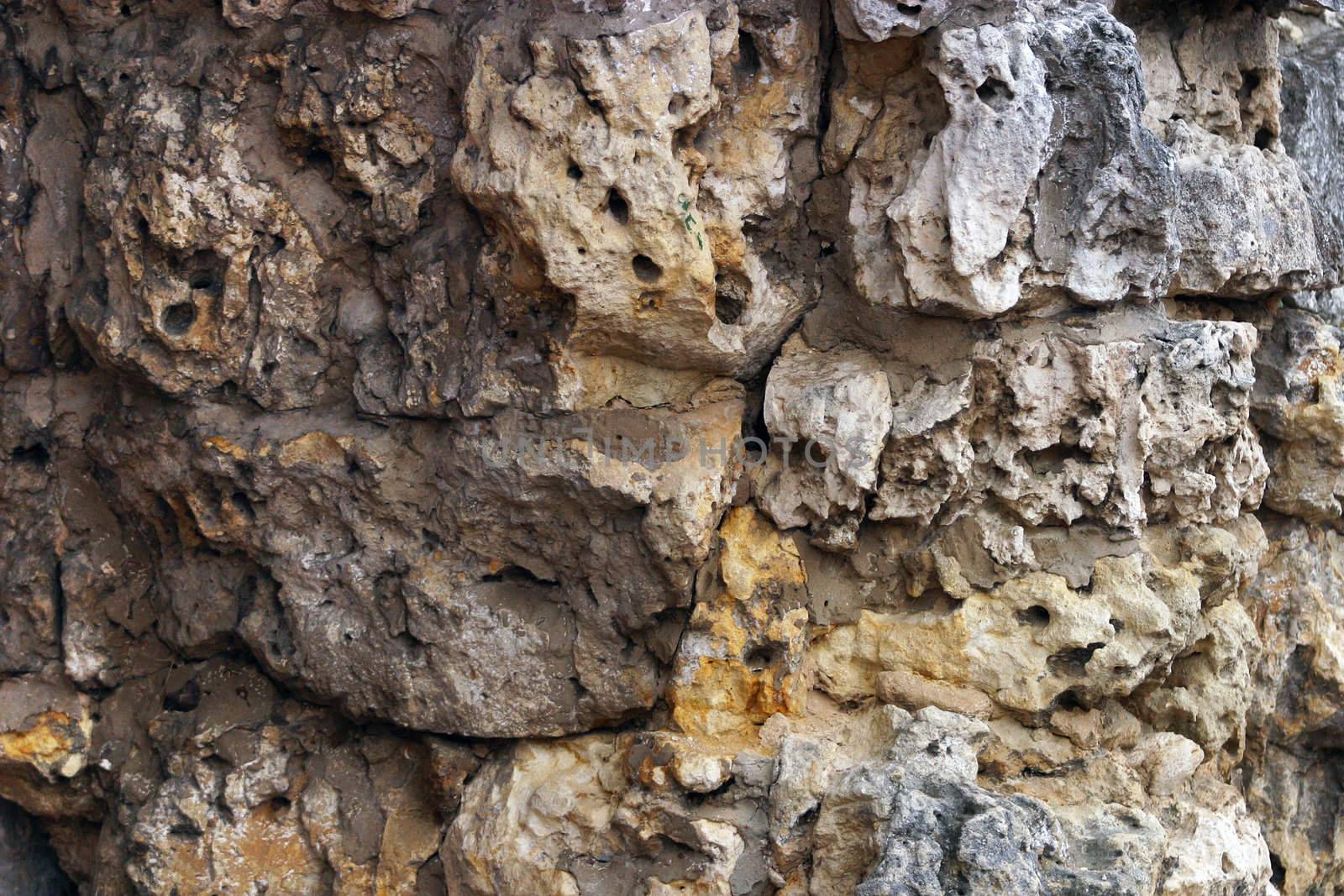 Stone wall made with irregular stone 