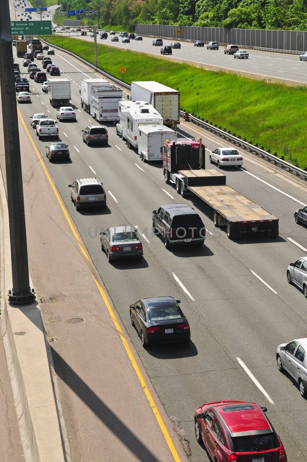 Busy multi-lane highway in a big city