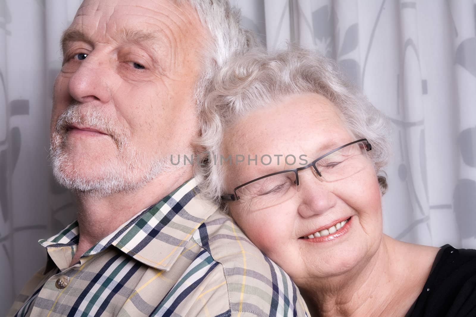 Loving elderly couple by DNFStyle