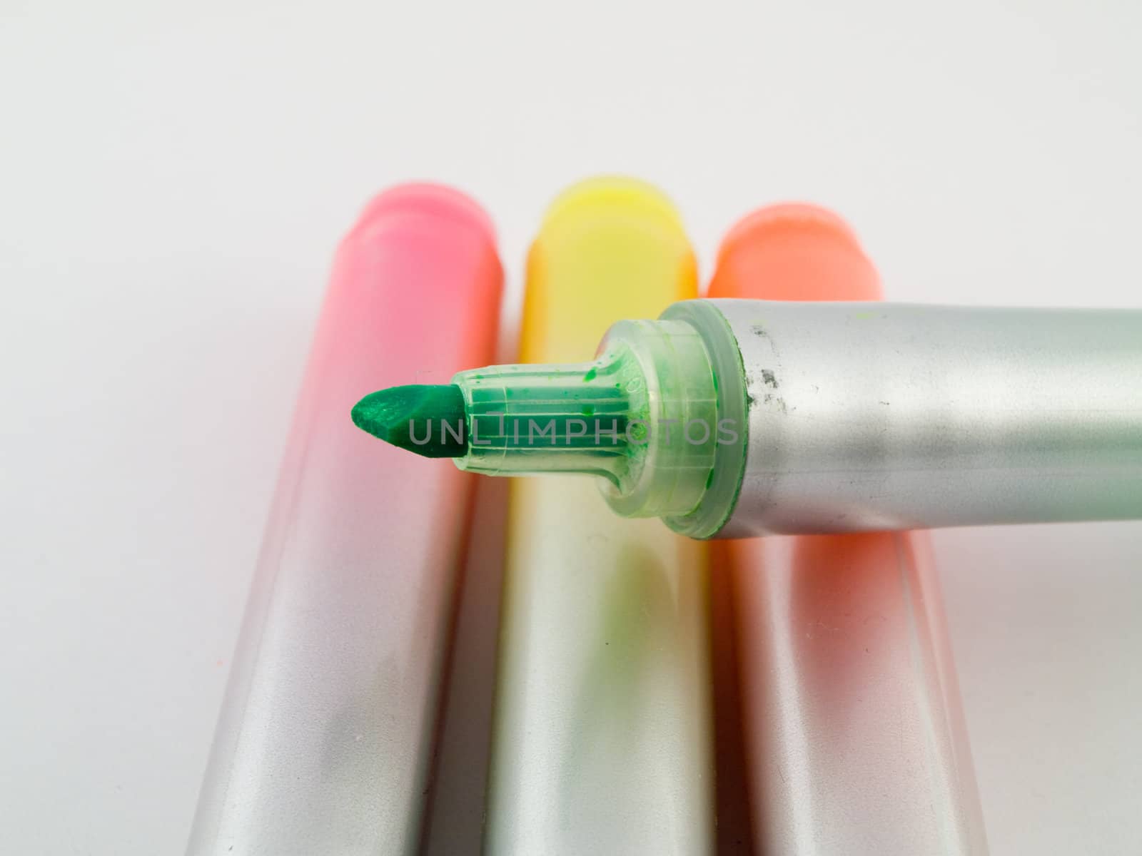 Green Felt Tip Bright Color Office Marker Highlighter Pens by bobbigmac