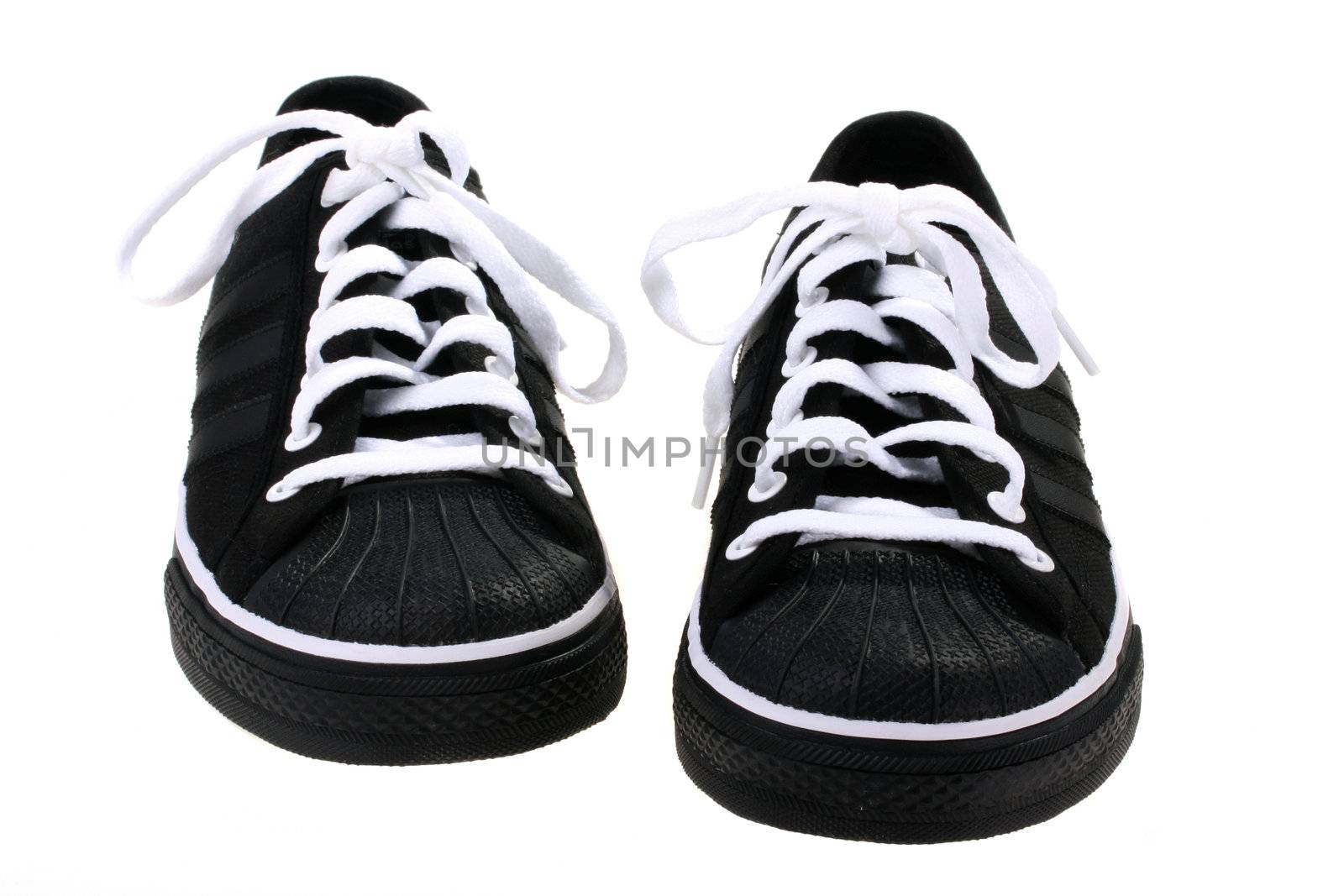 Easy footwear for playing sports with white laces.