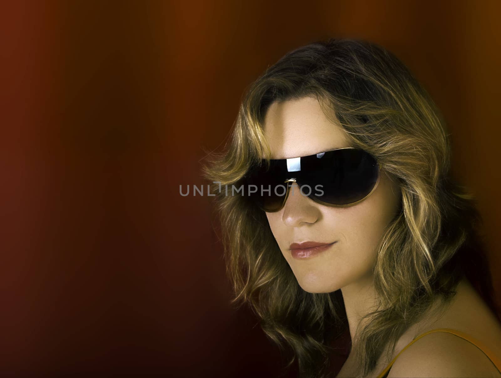 Young and beautiful woman portrait with sunglasses