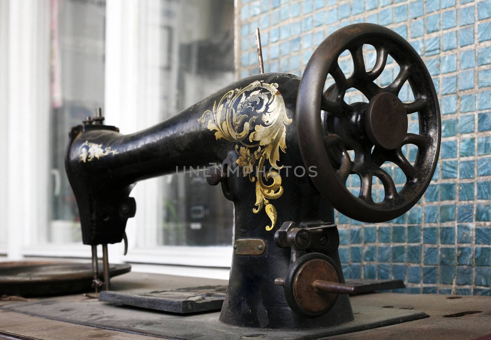 This shows the hand painted detail of an old sewing machine