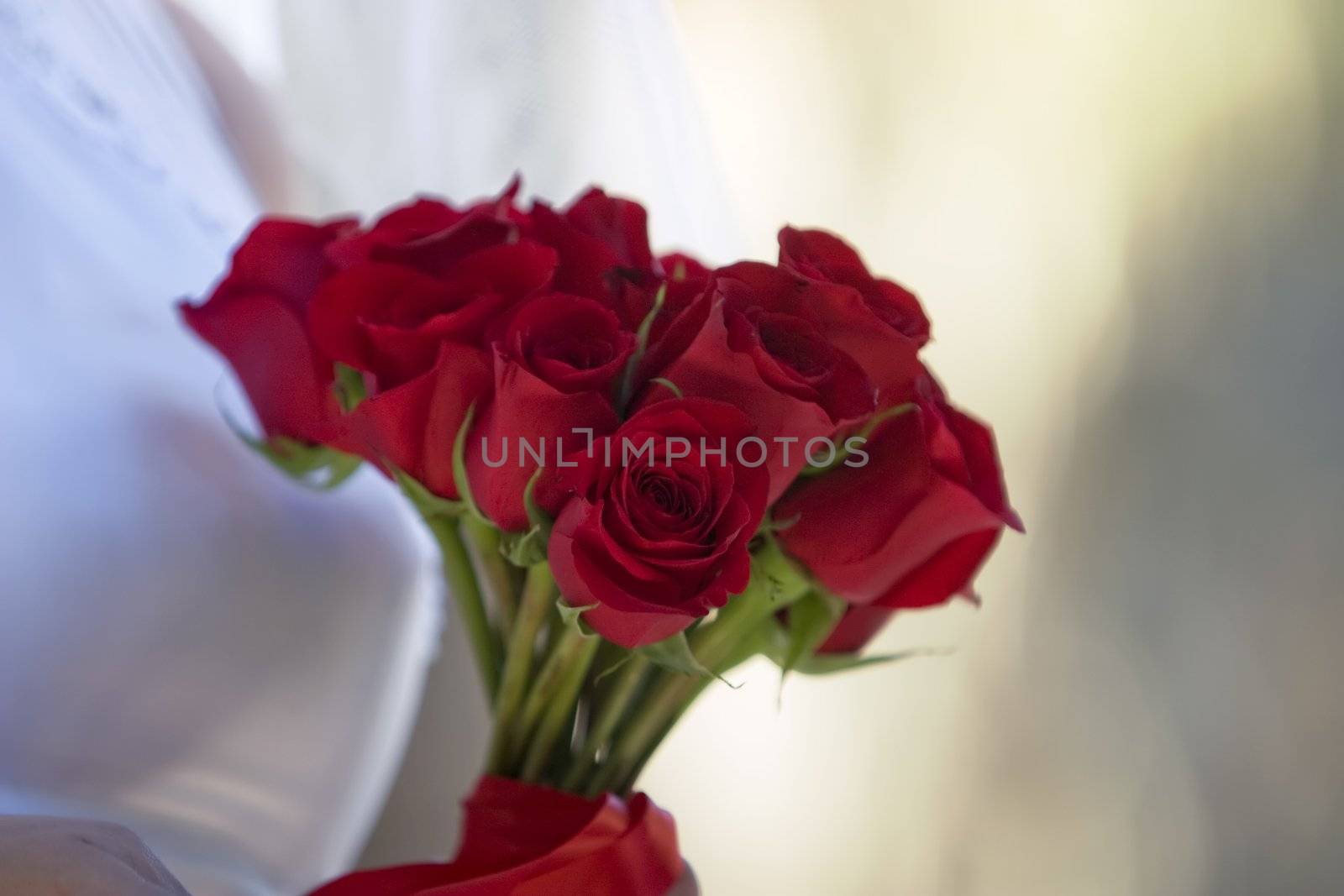 Shallow focus shot of a red rose bouquet 