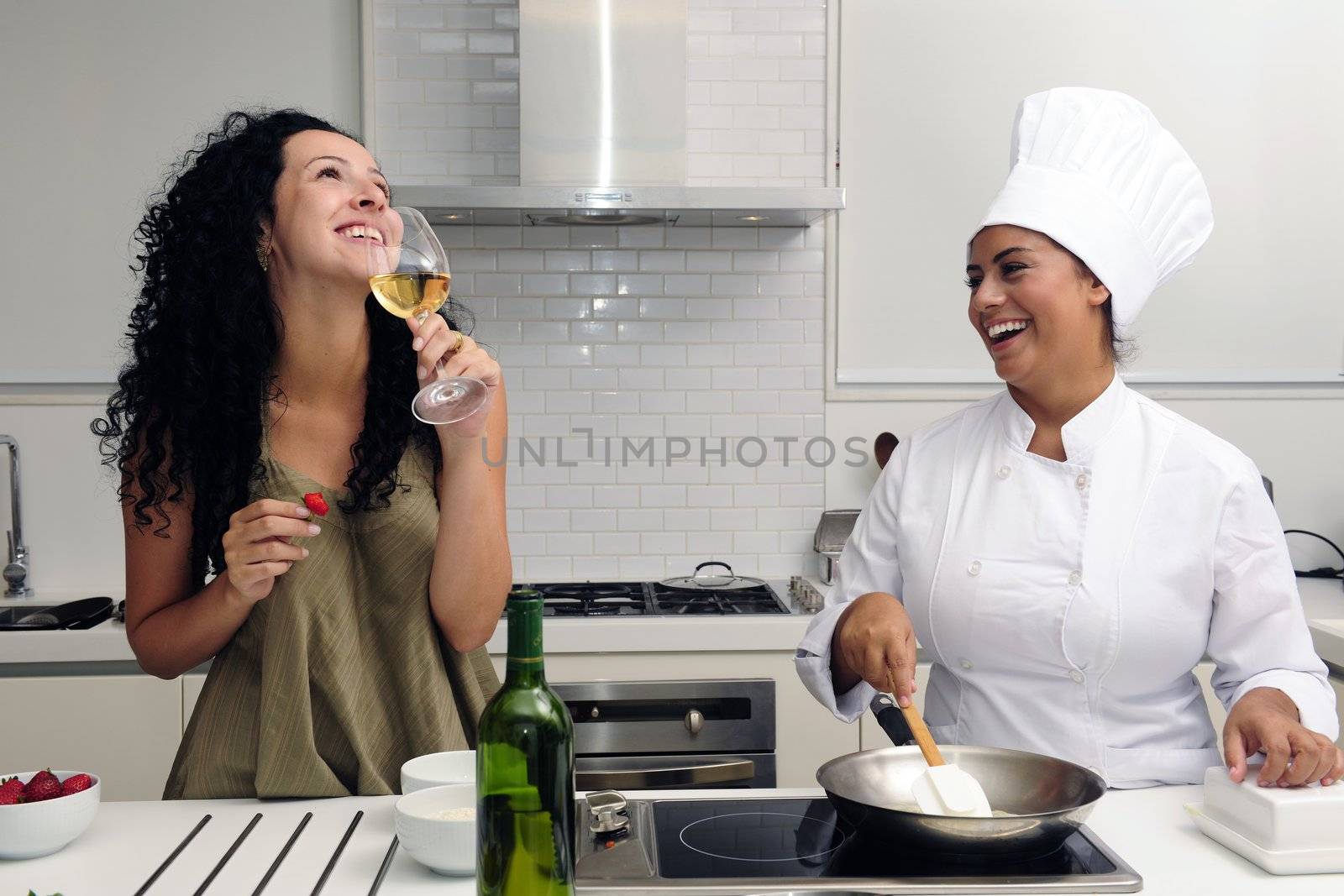 Cookery course: pouring wine into a pan with risotto