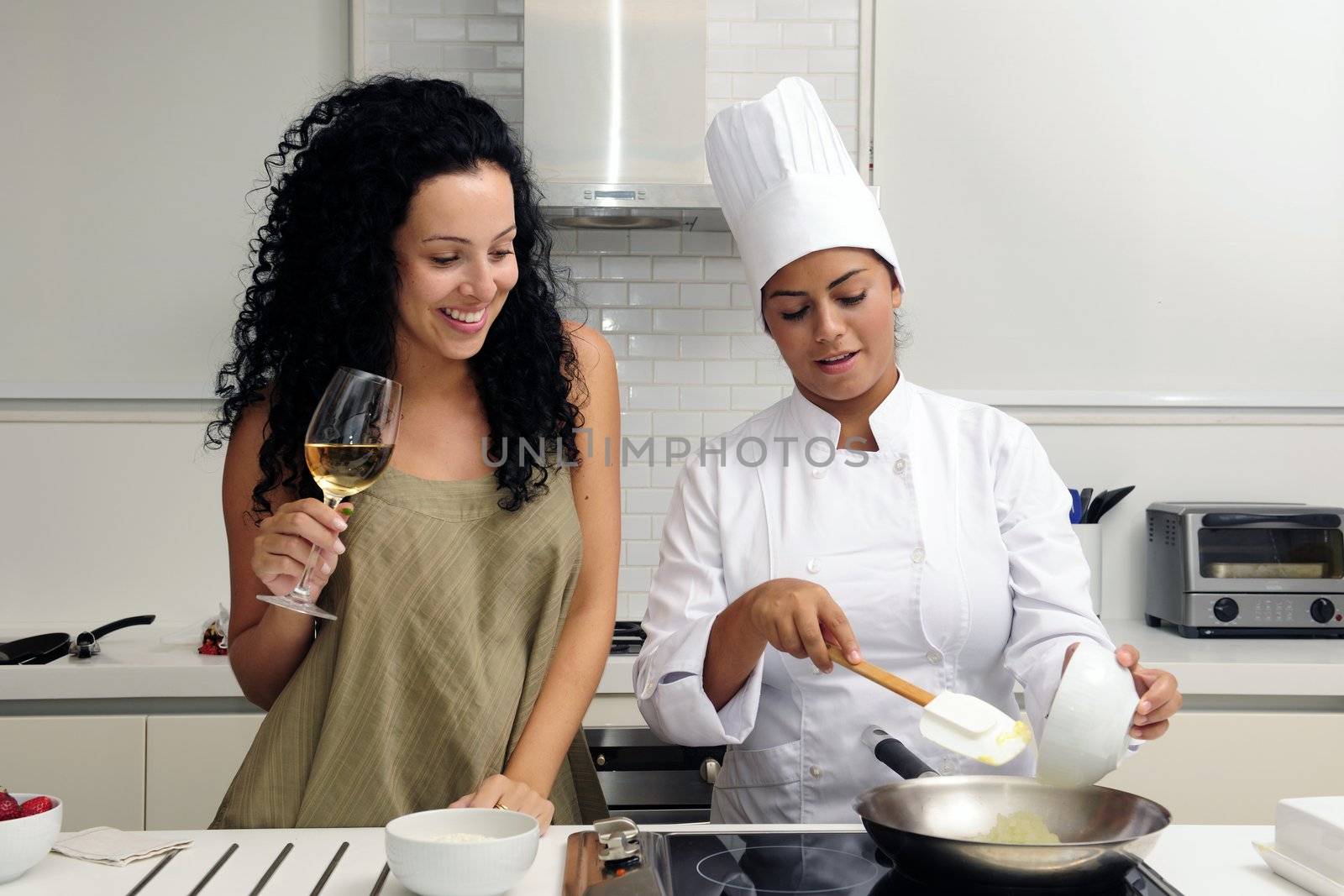 Cookery course: pouring wine into a pan with risotto