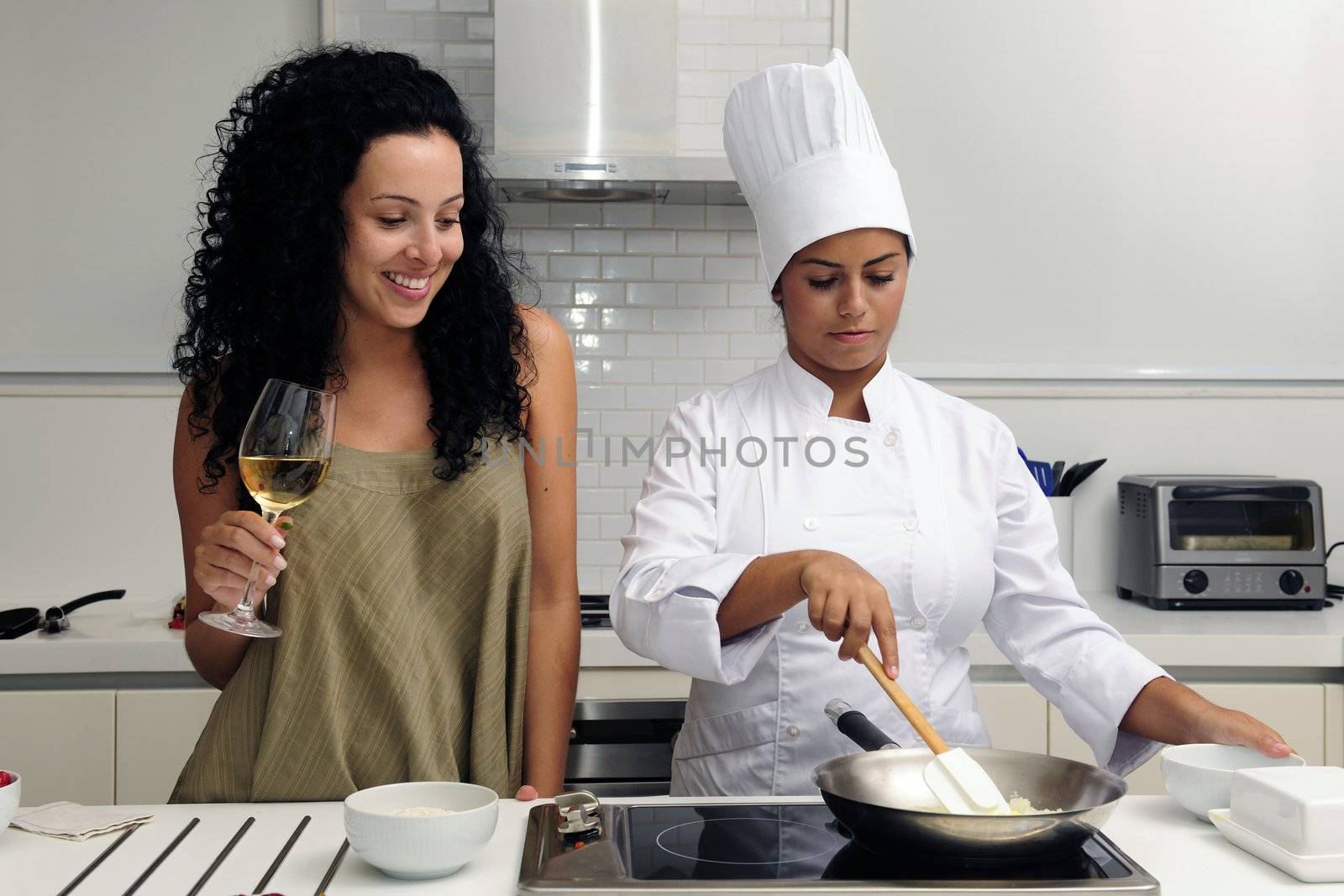 Cookery course: pouring wine into a pan with risotto