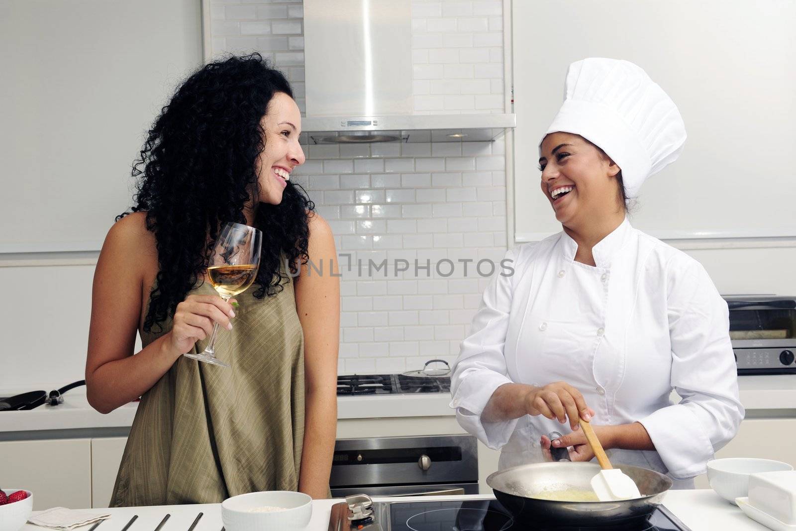 Cookery course: pouring wine into a pan with risotto