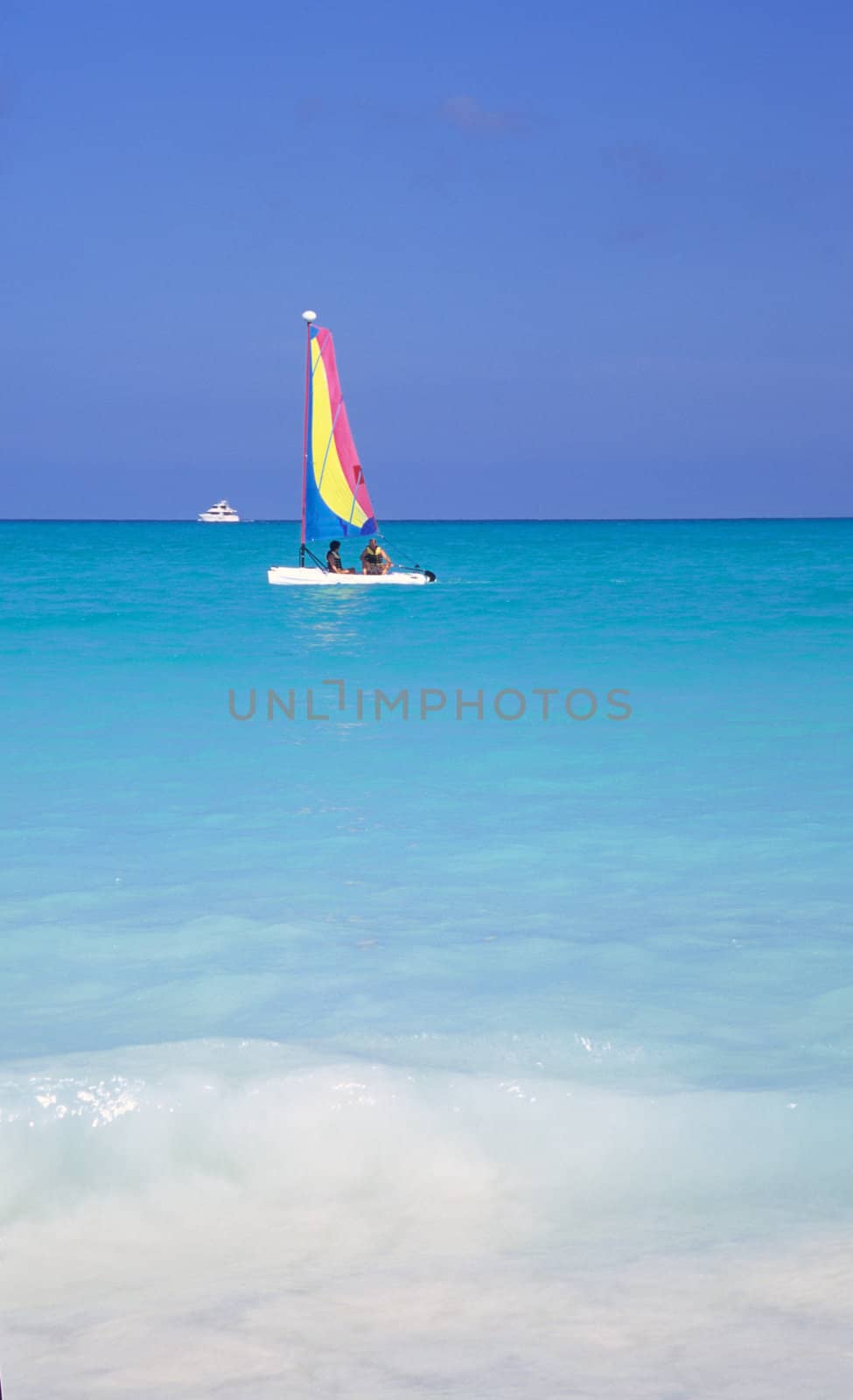 A happy couple sails the turquoise waters of the Bahamas.