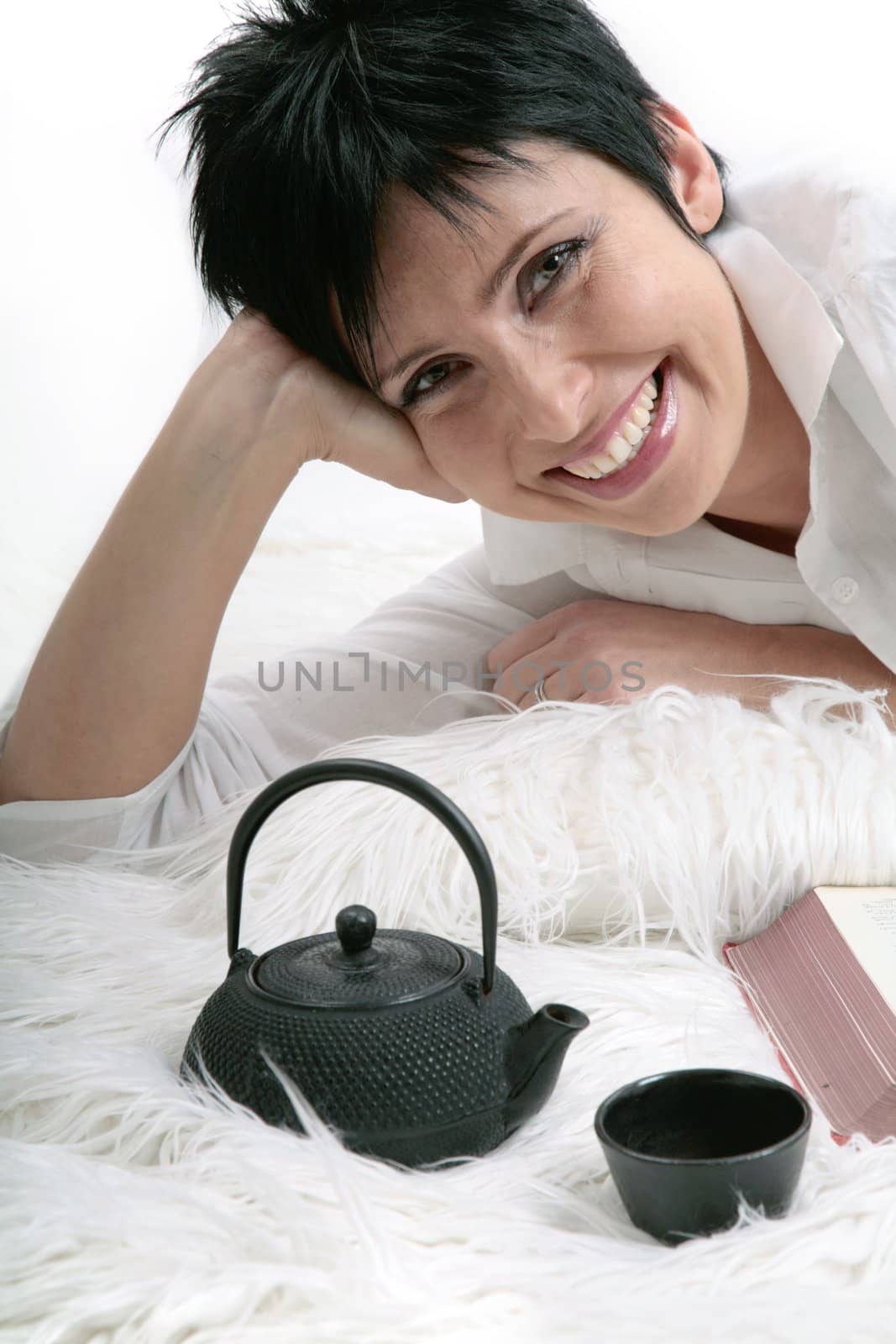 Young pretty woman smiling and drinking tea