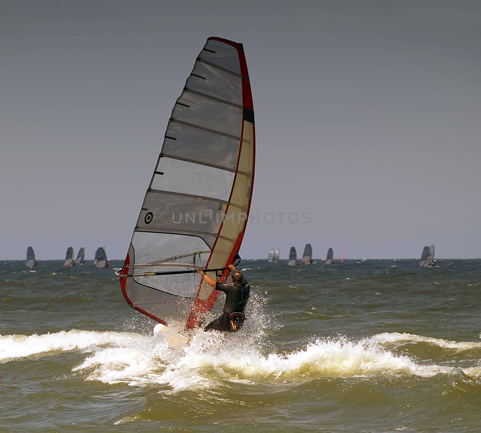 the windsurfing man strart going to sea 