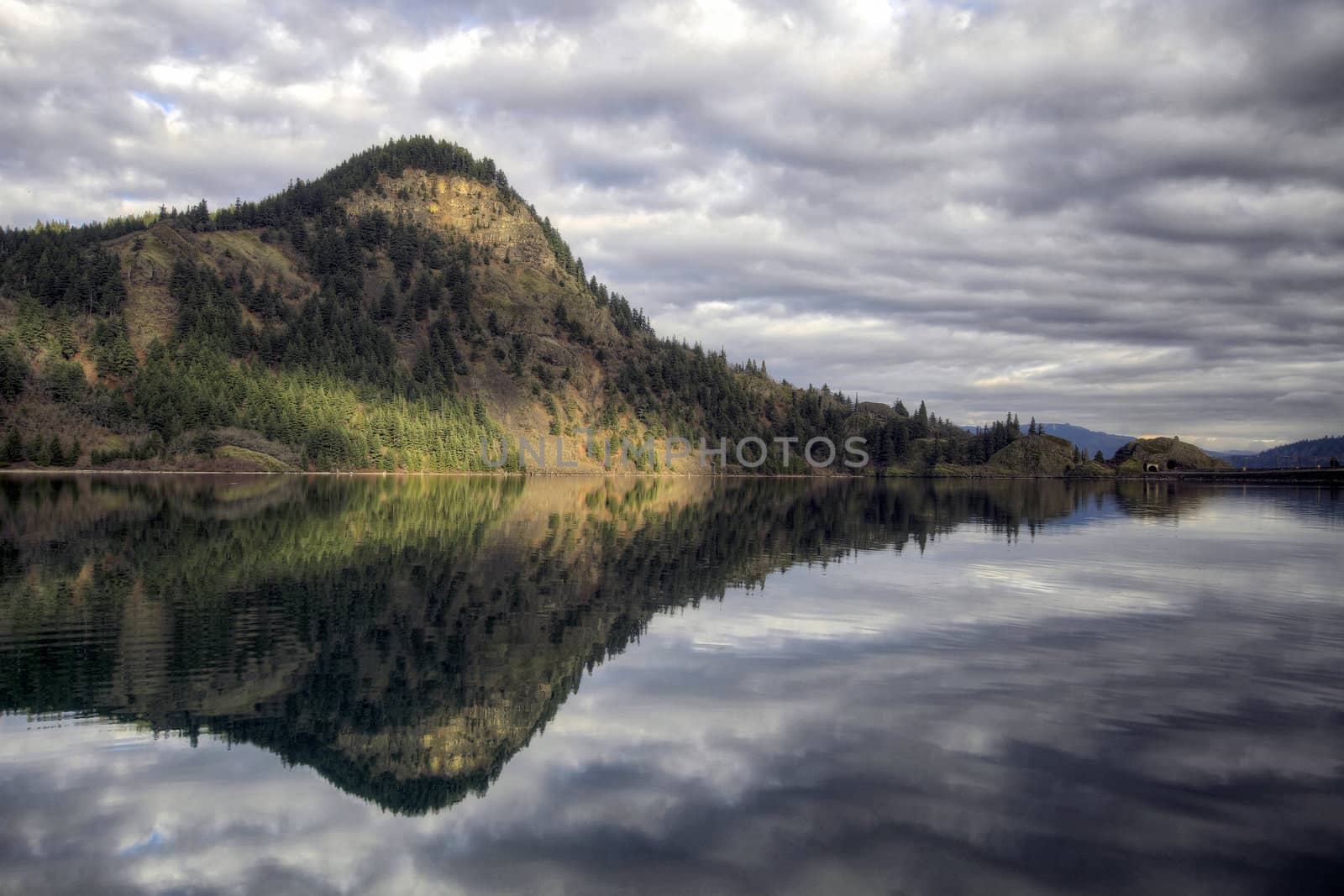 Drano Lake along Columbia River Gorge by Davidgn