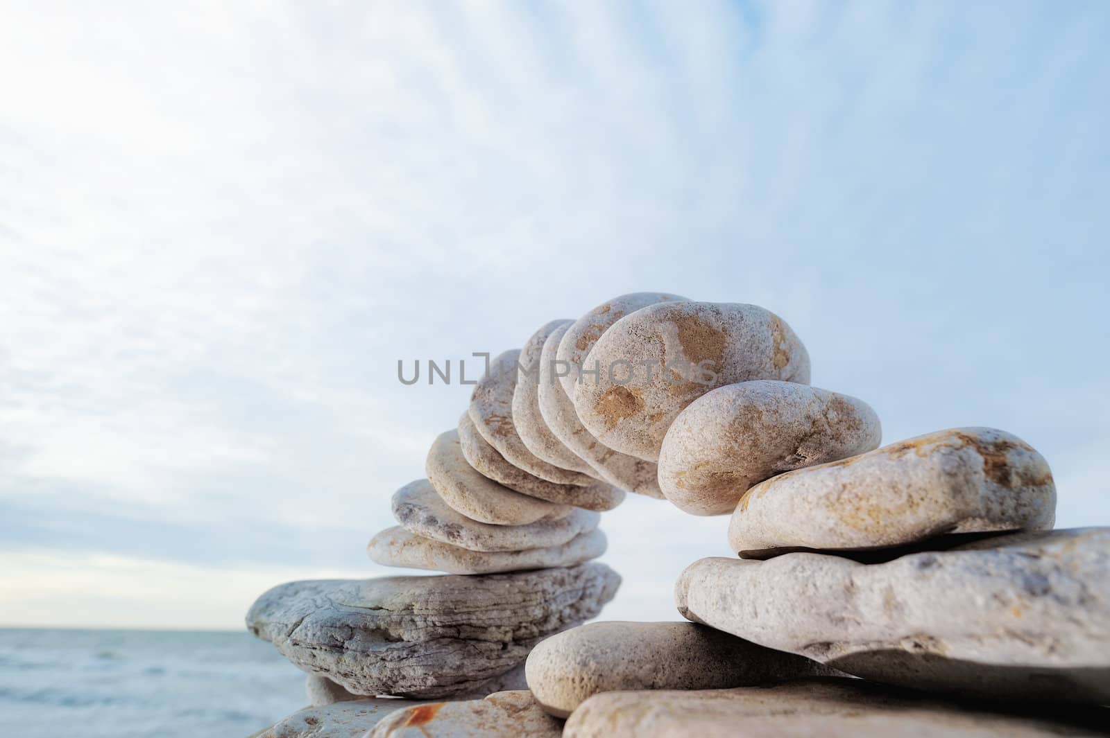 Combination of the pebbles in the stone arc