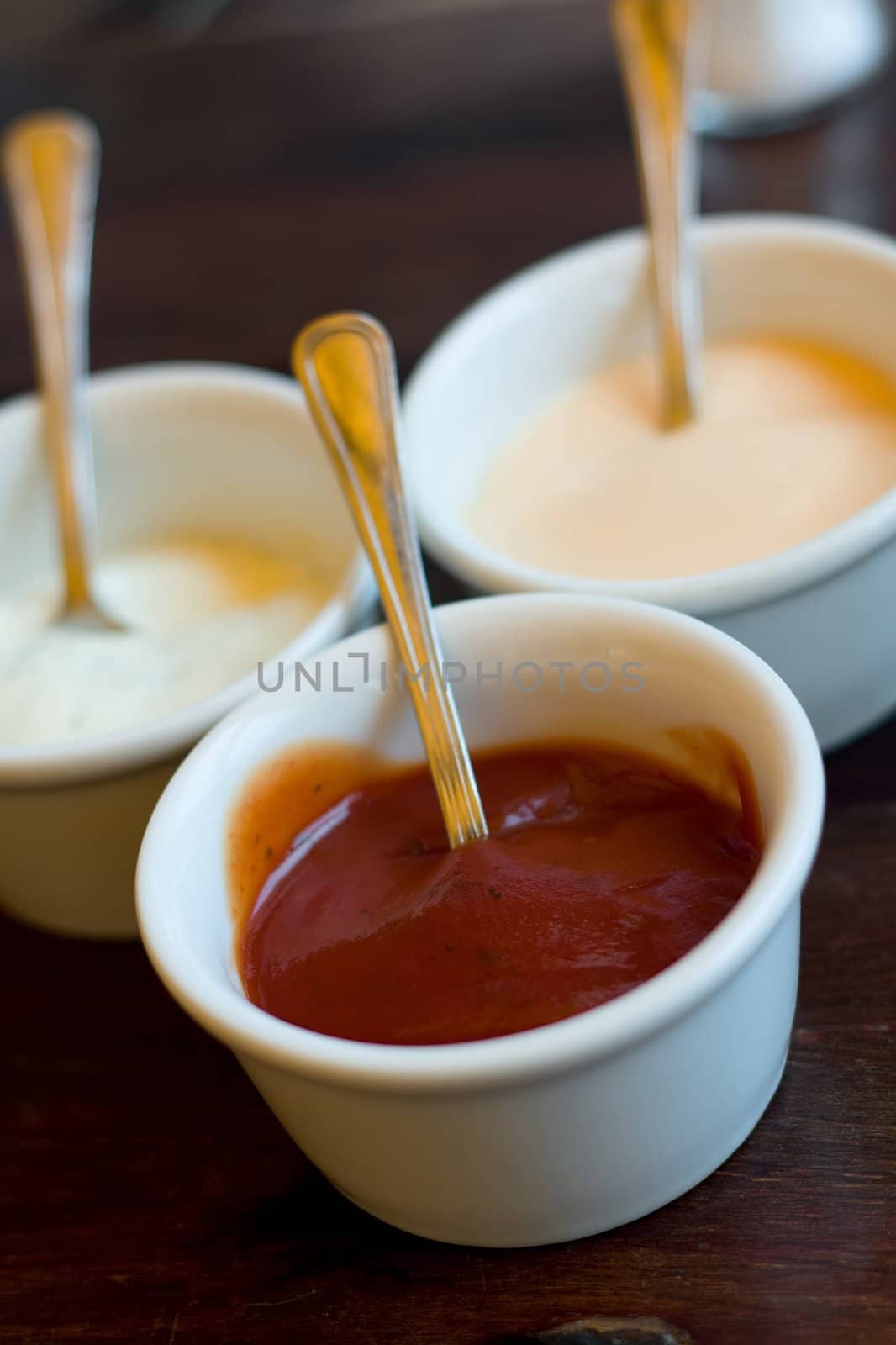 Appetizer tray with fresh sauce