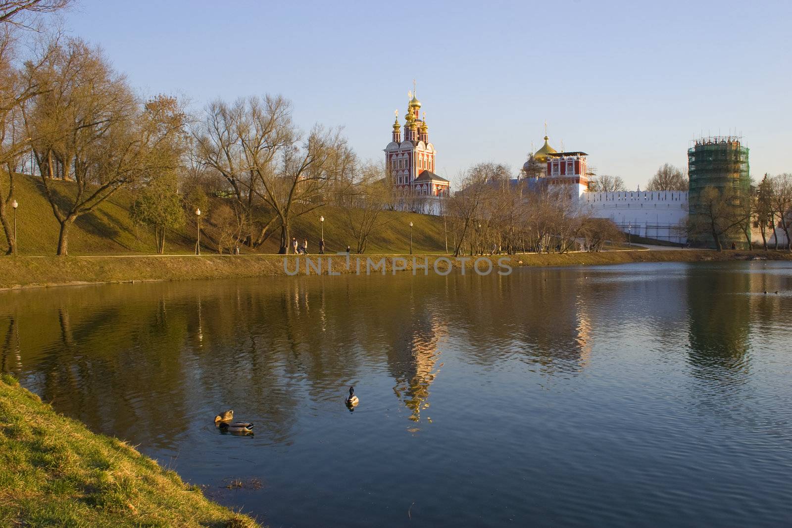  Park in the city by AlexKhrom