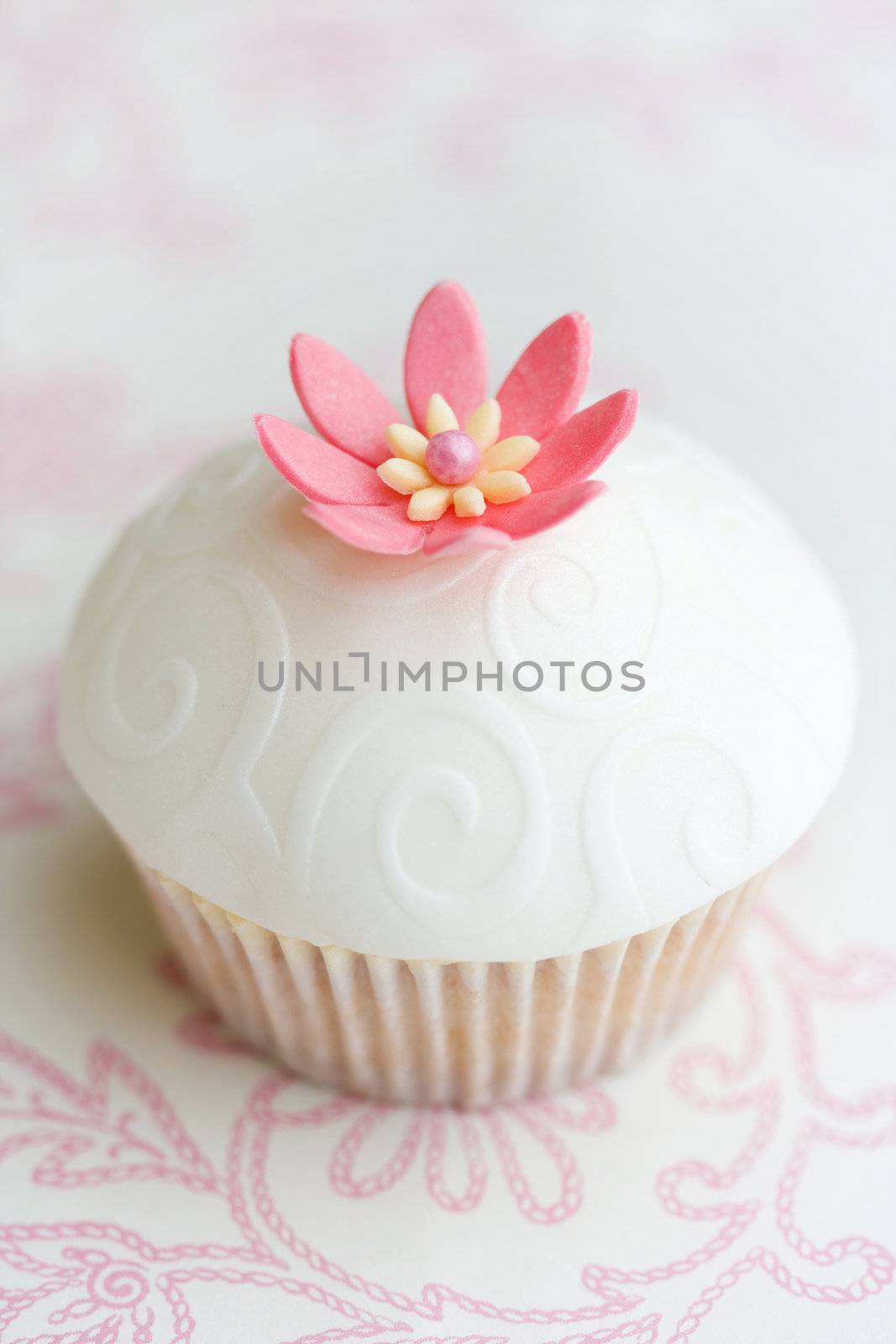 Wedding cupcake by RuthBlack