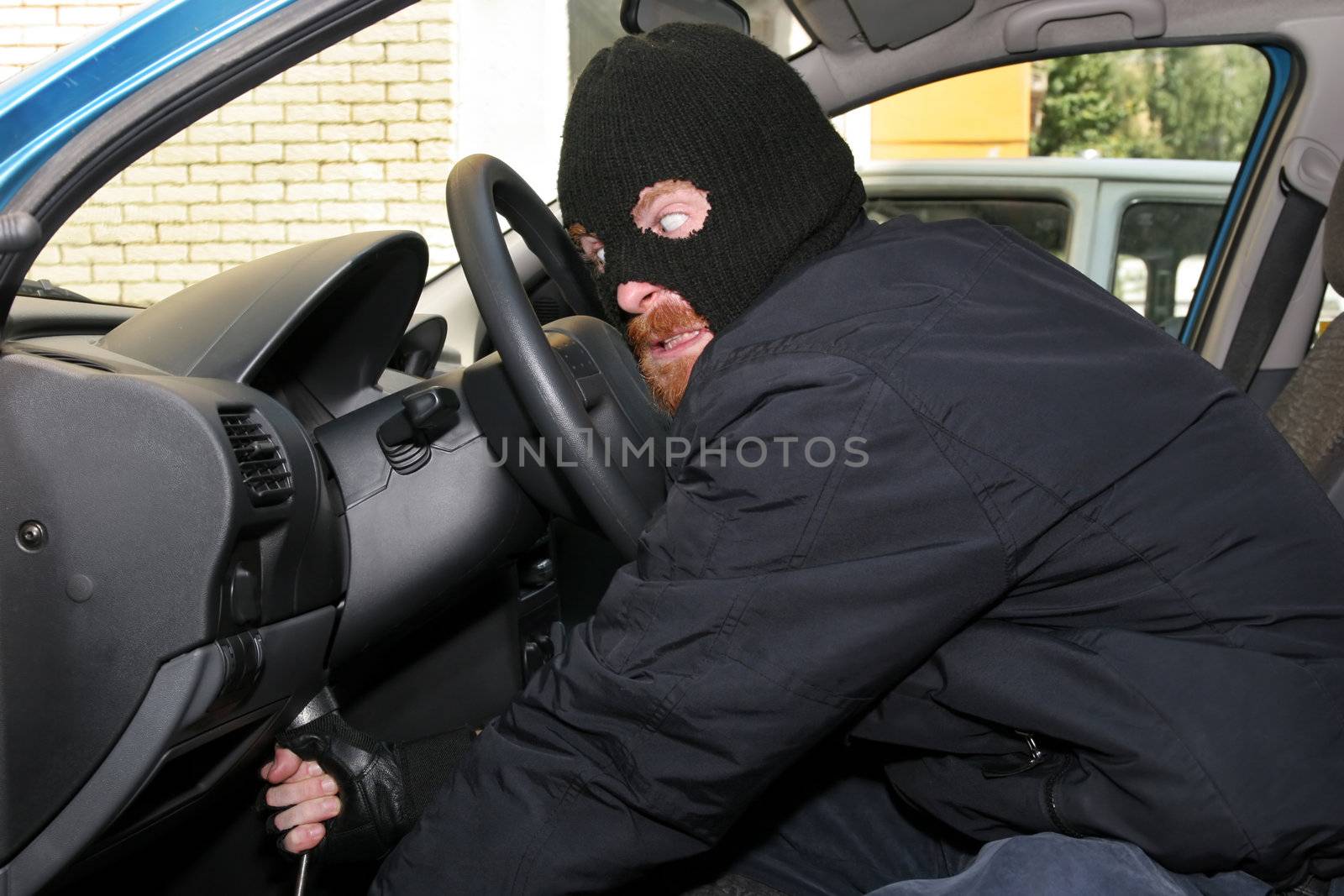 burglar wearing a mask (balaclava), details car burglary inside