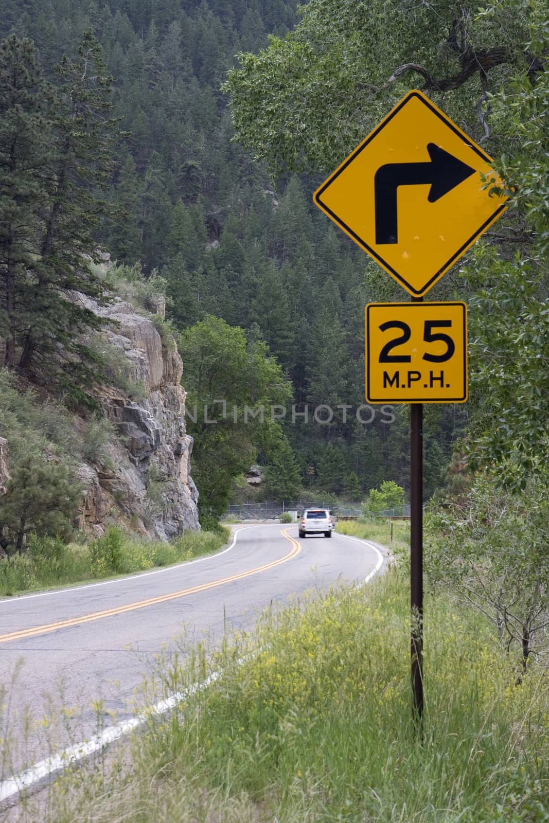 25 mph advised speed - approaching sharp turning on a mountain road