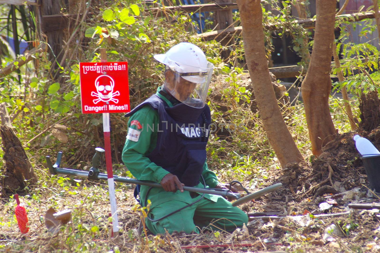 Clearing land mines