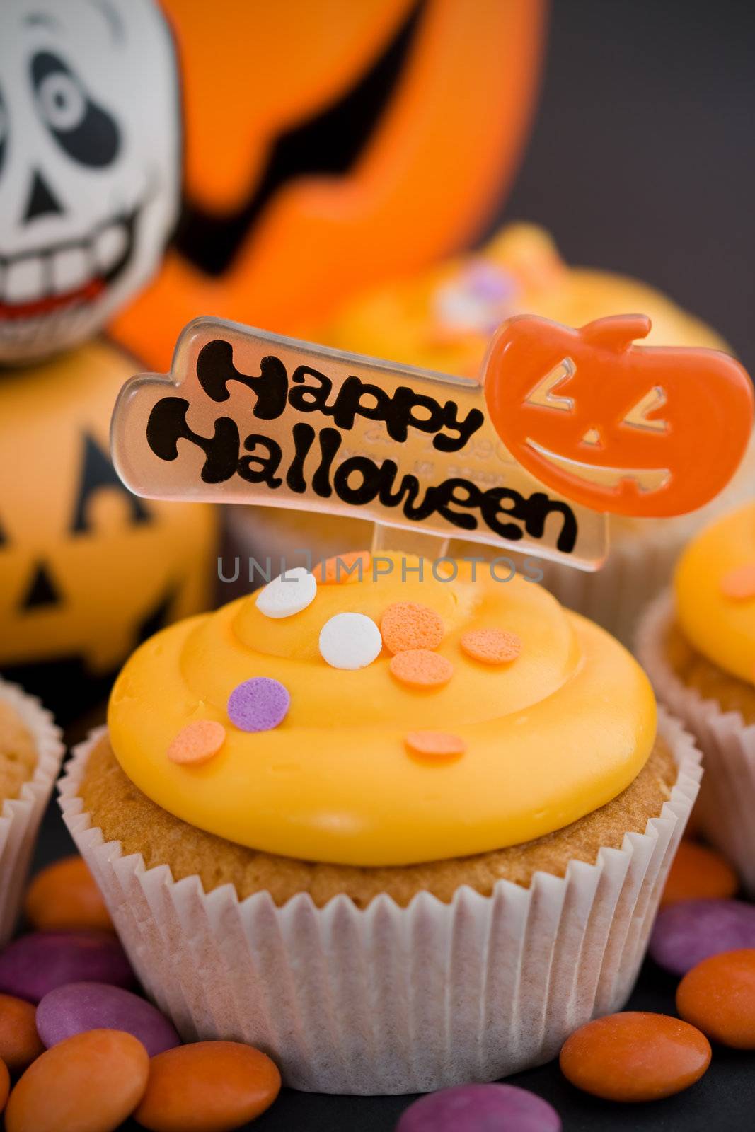 Halloween cupcake by RuthBlack