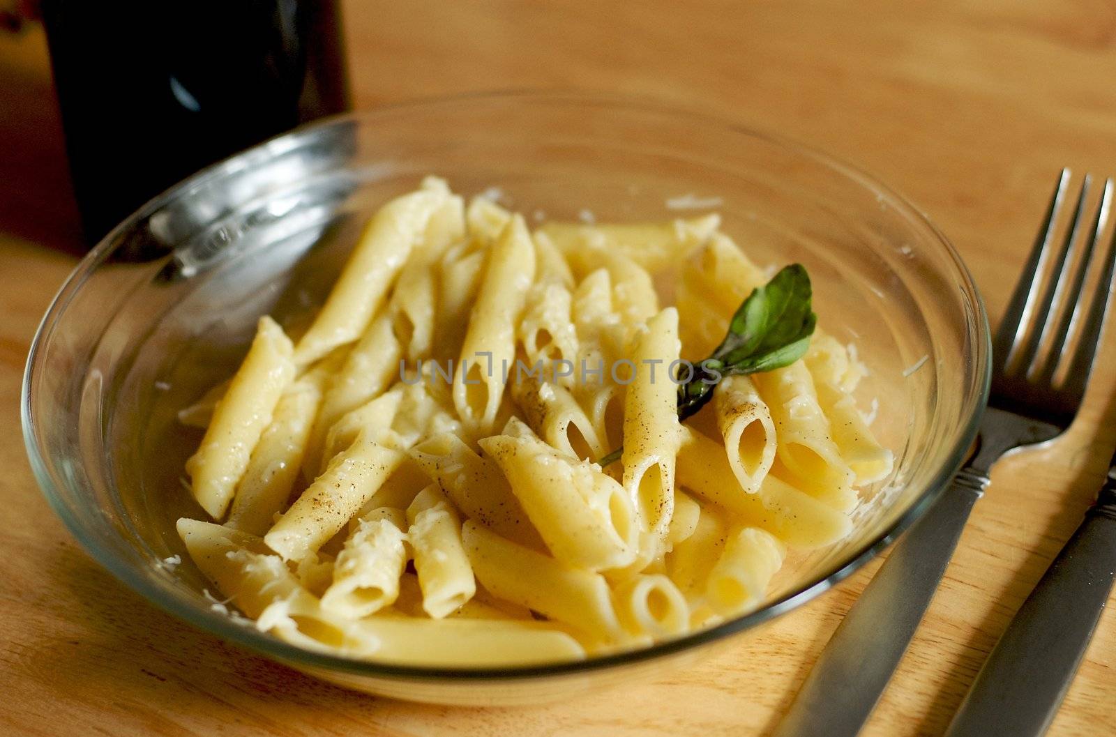 Penne Al'Aglio (Pasta with Garlic) by Schvoo