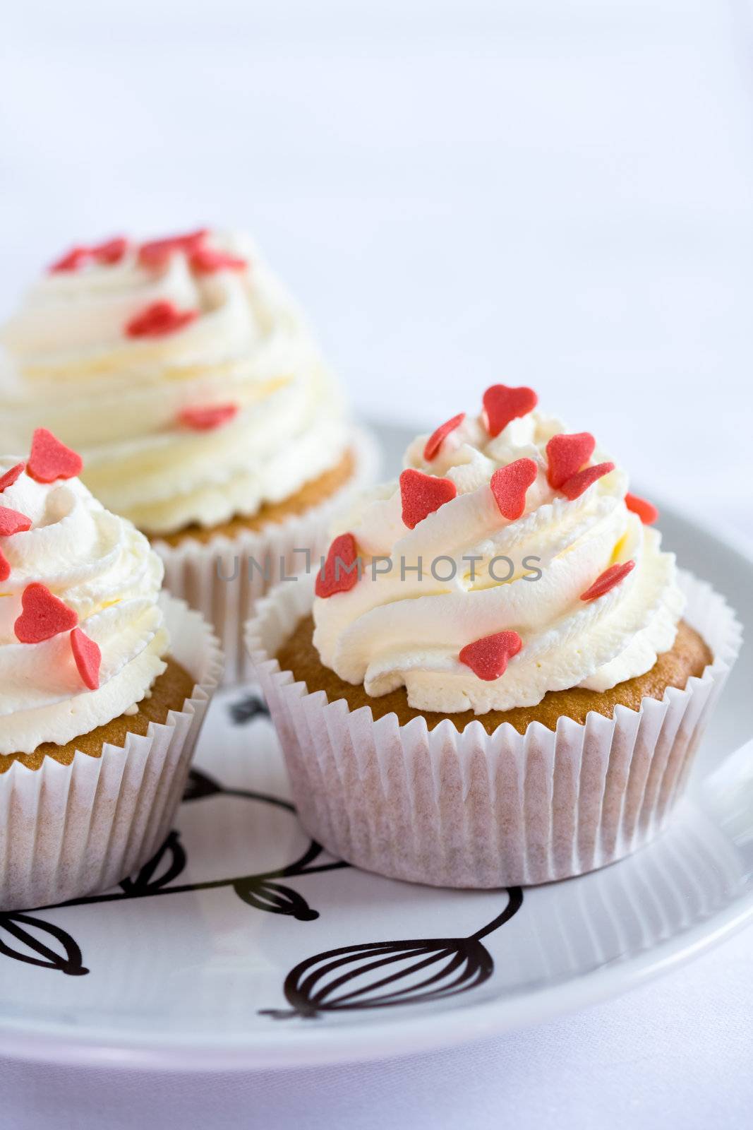 Loveheart cupcakes by RuthBlack