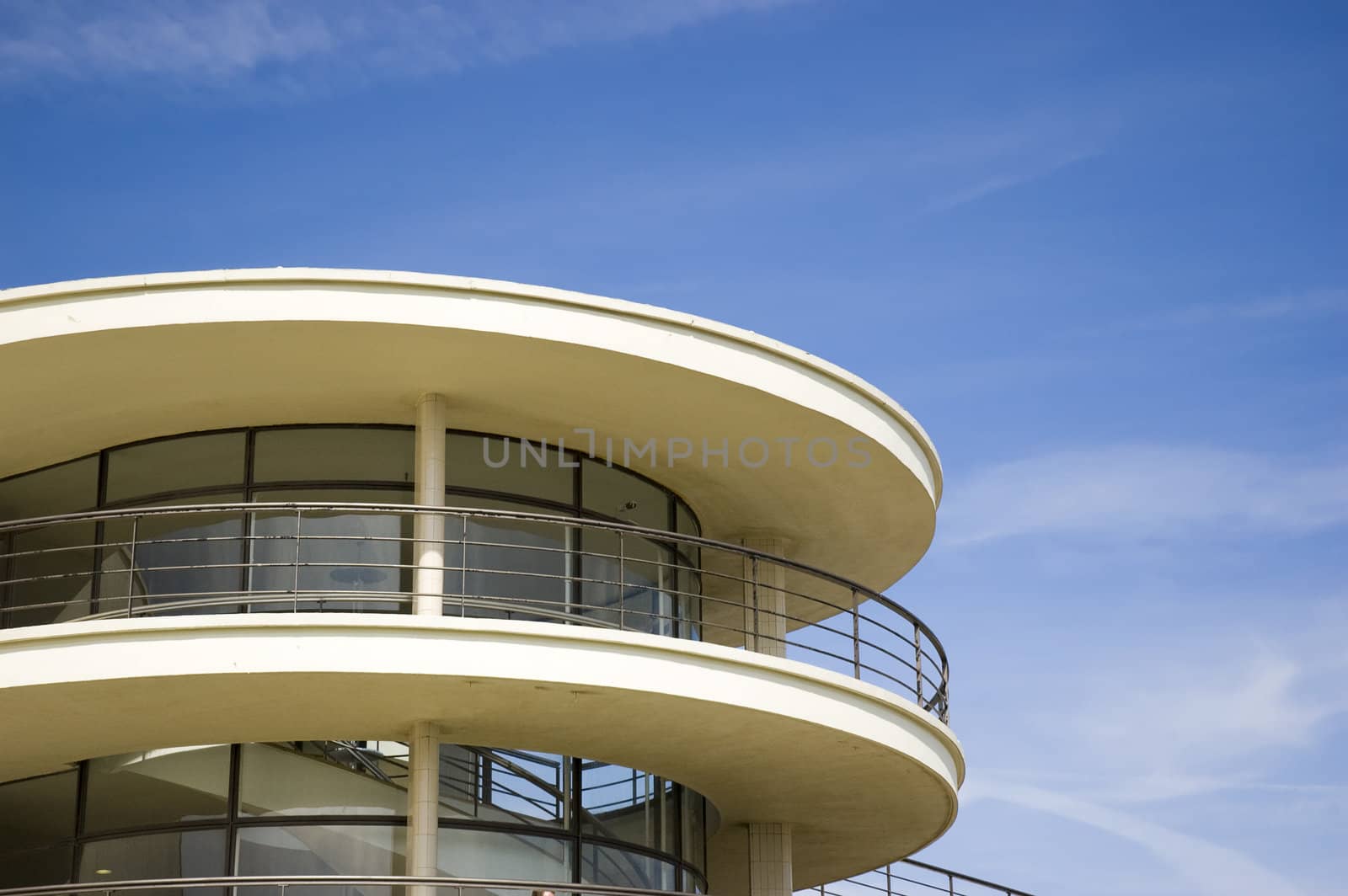 Art-deco balcony by mbtaichi