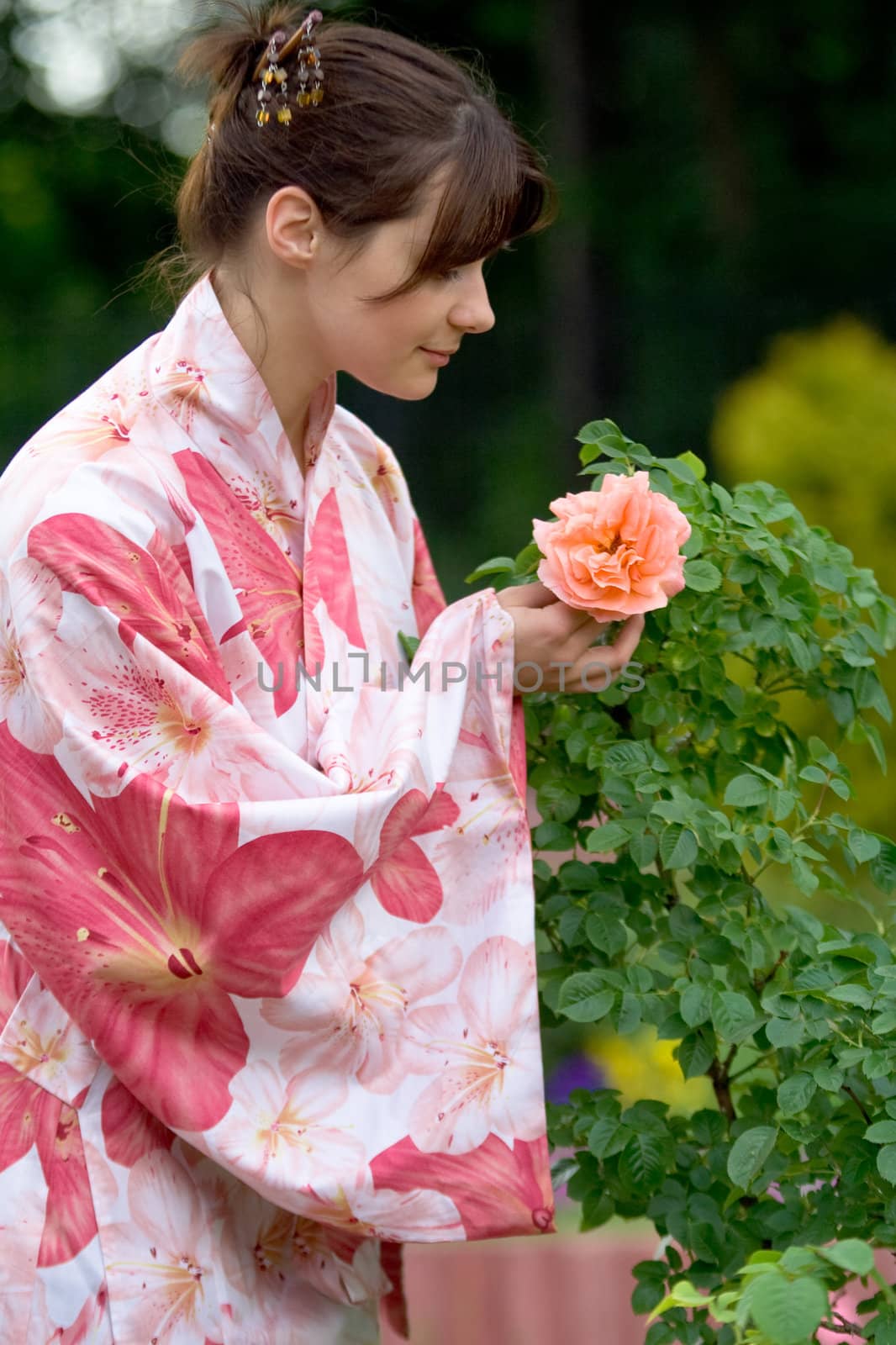 Girl in a flower yukata by foaloce