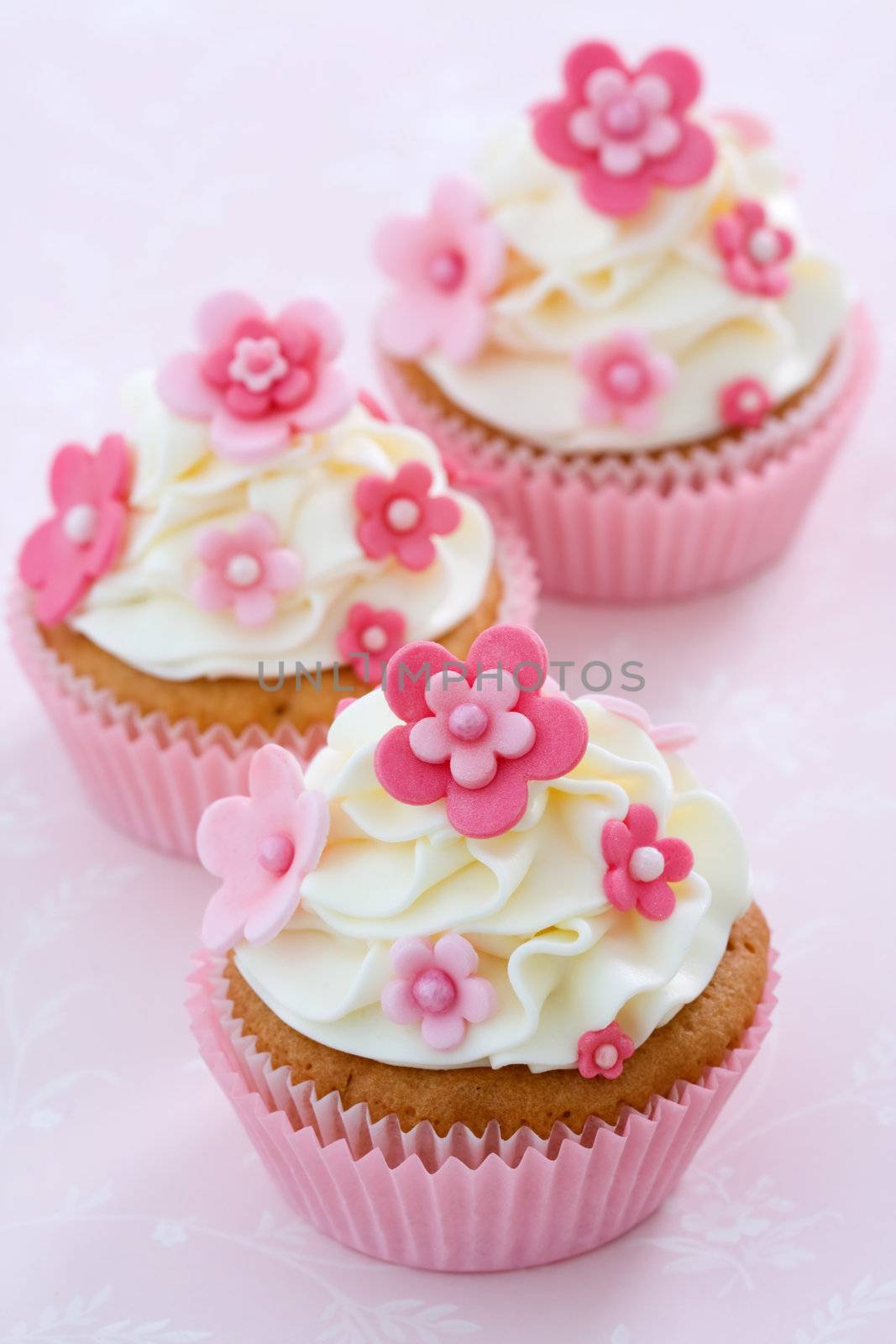 Cupcakes decorated with pink fondant flowers