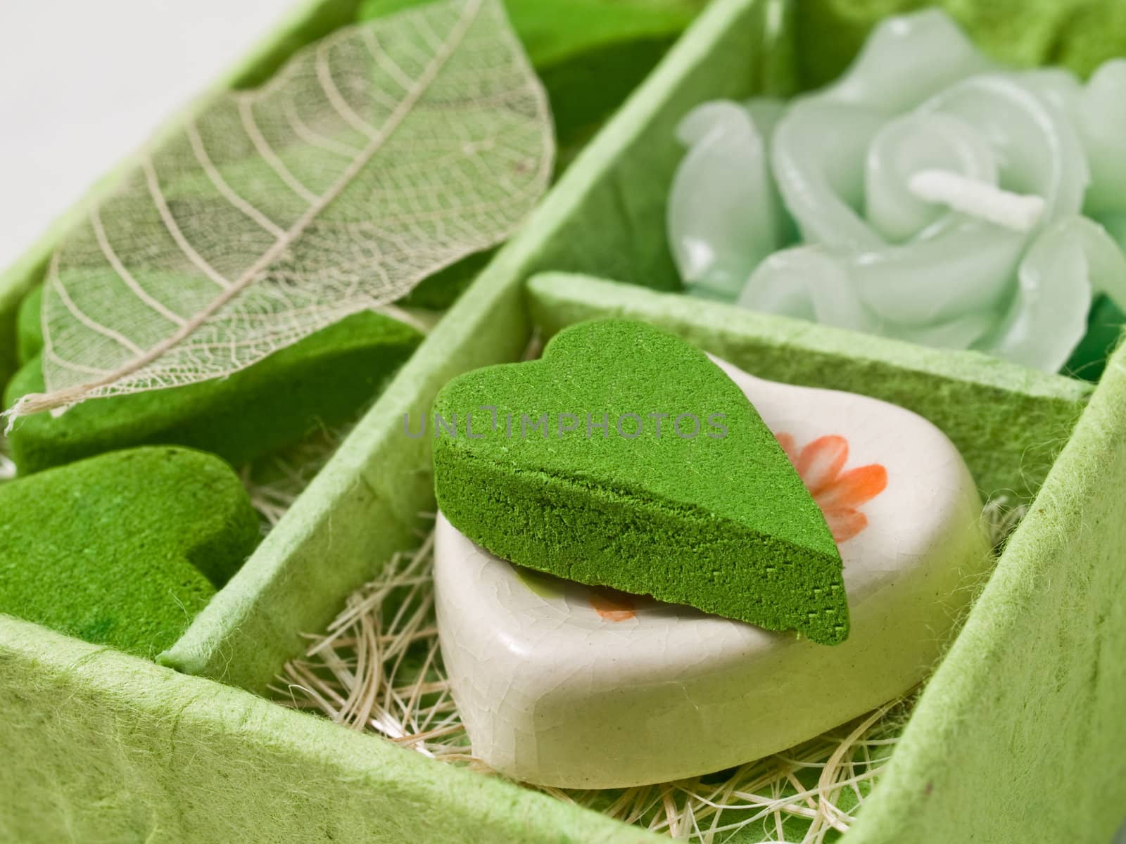 Gift a set of aromas green color in the form of heart