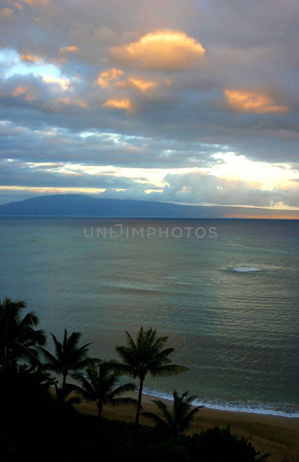 Maui Sunset looking towards Molokai by KevinPanizza