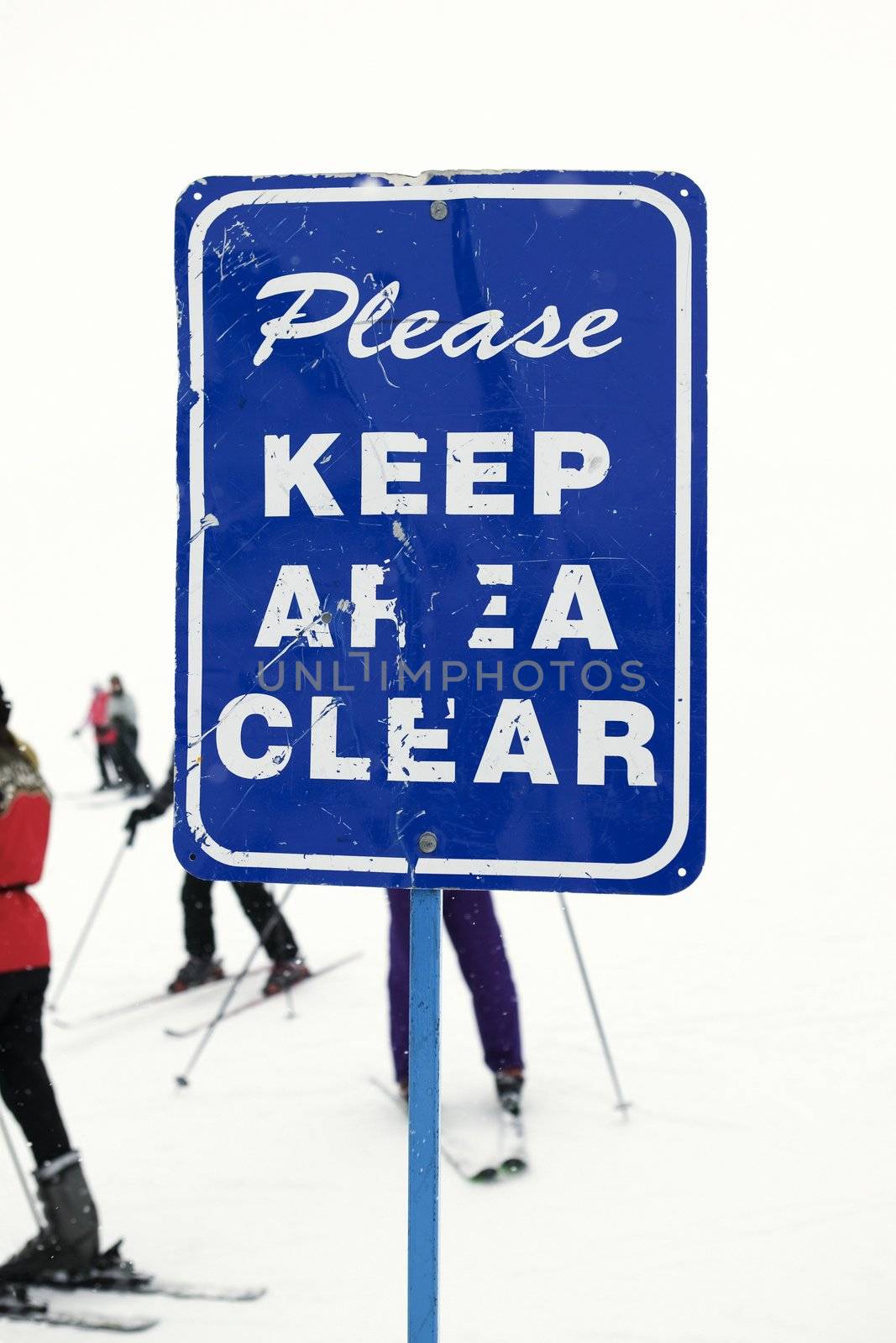 Sign at ski slope requesting area be kept clear.