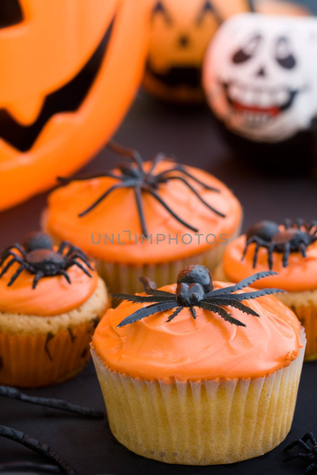 Halloween cupcakes by RuthBlack