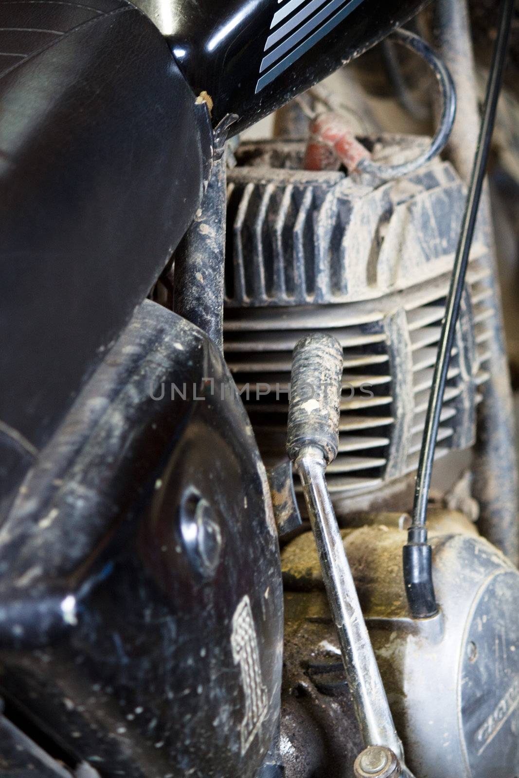 Image of an old motorbike with the aging signs 