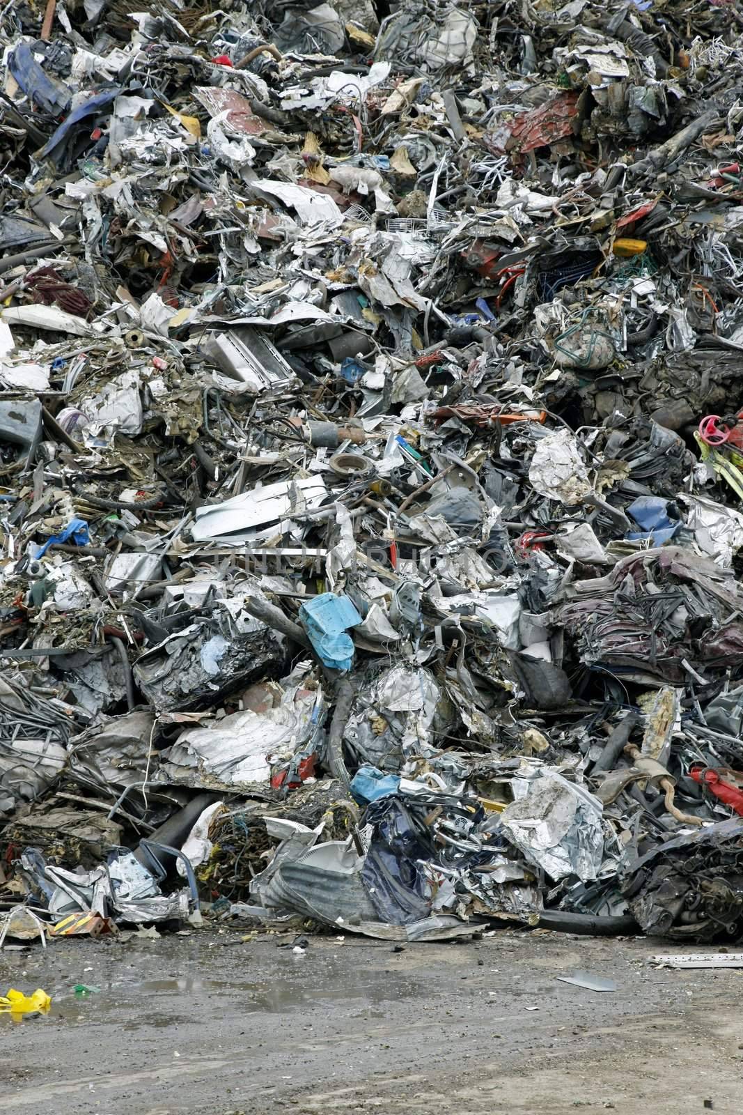 Massive pile of scrap metal and garbage - large XXL file
