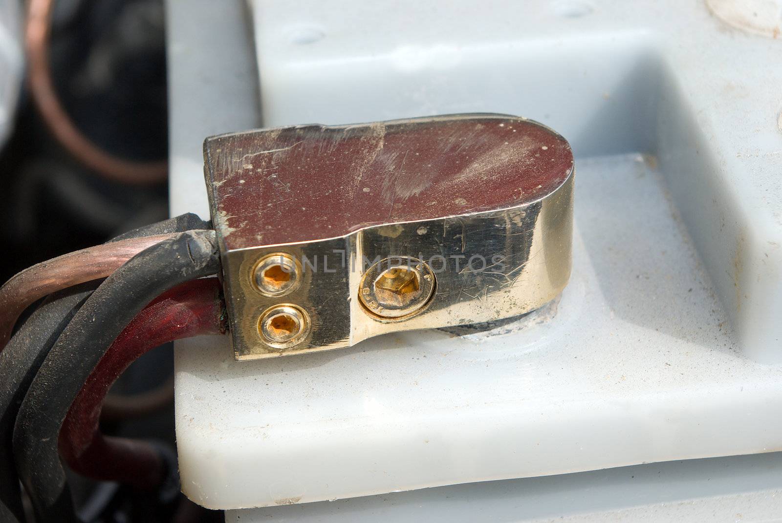 Car accumulator.Electric contacts