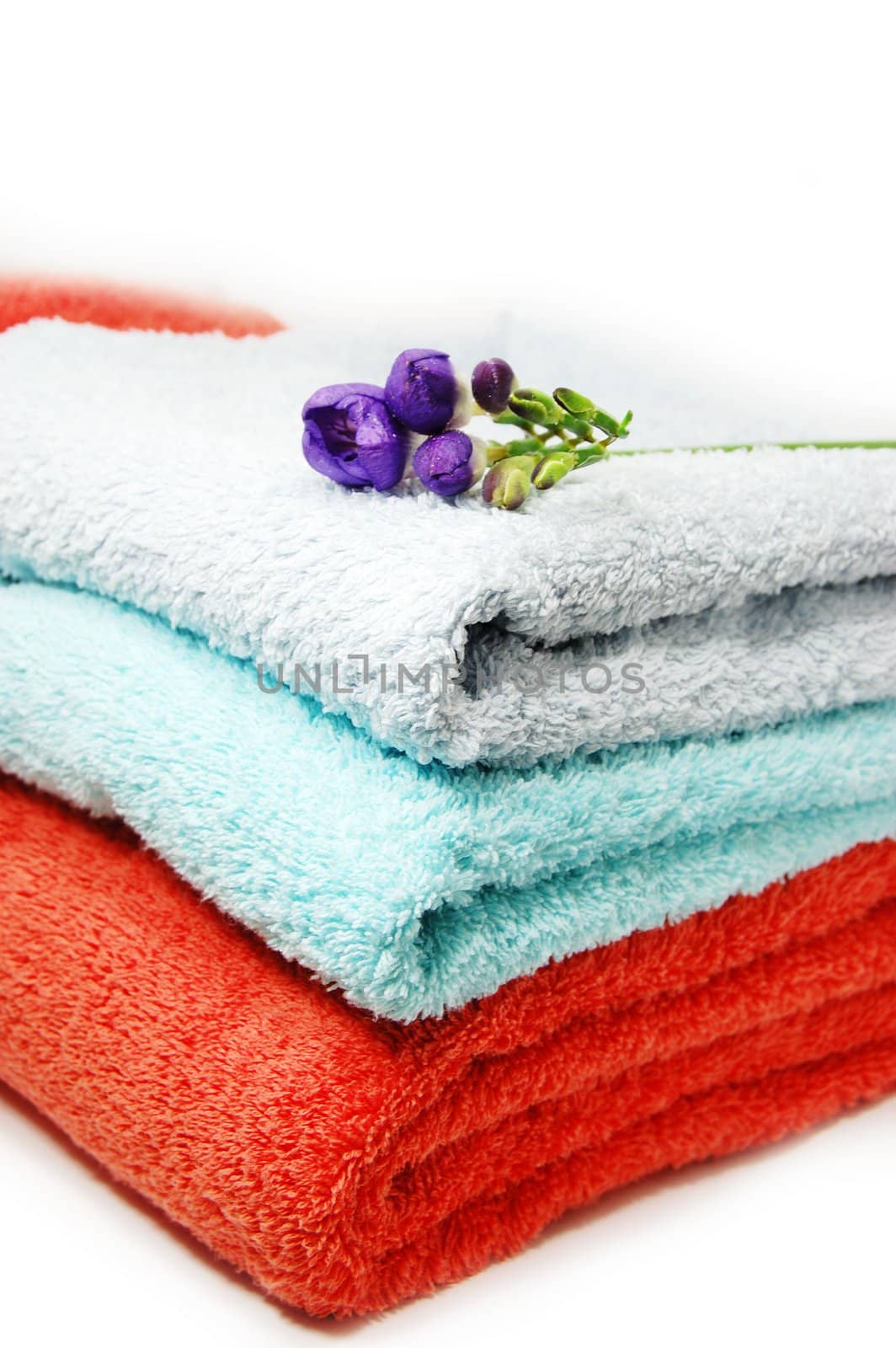 towels in pile anf violet flower